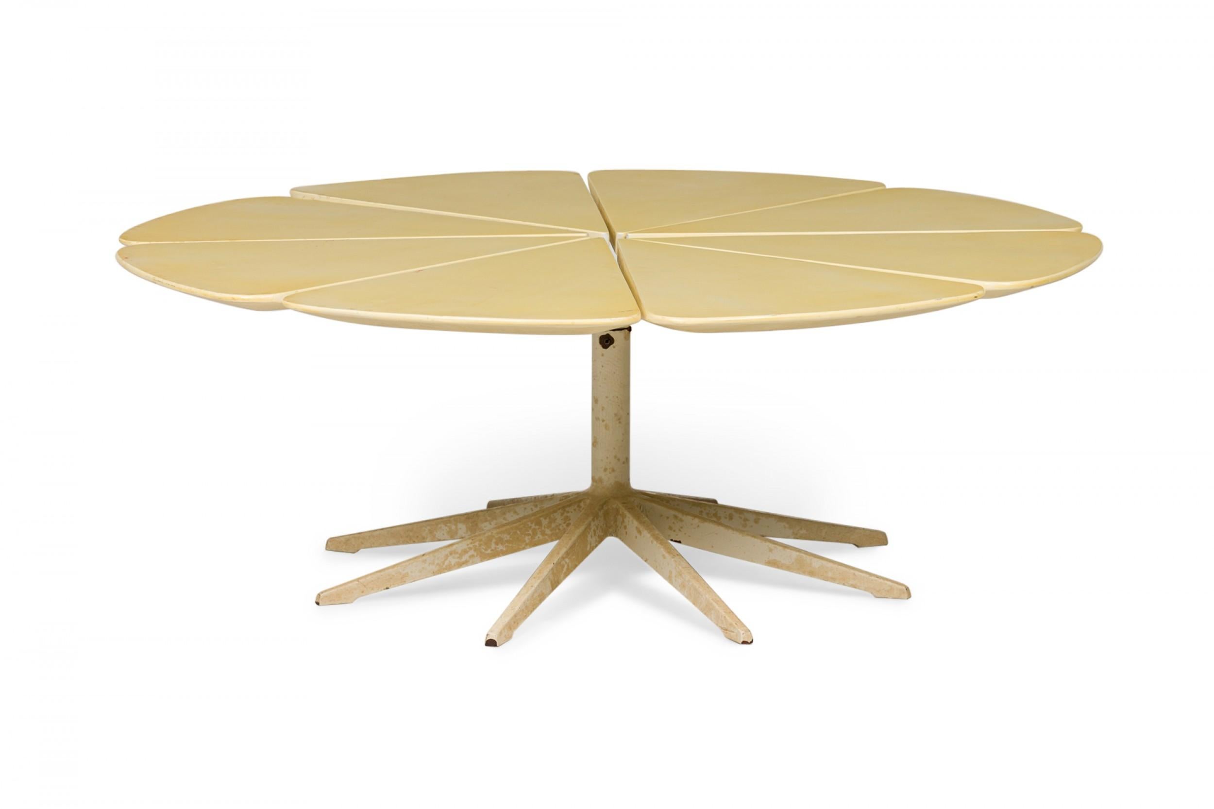 20th Century Richard Schultz for Knoll International Beige Lacquered 'Petal' Coffee Table For Sale