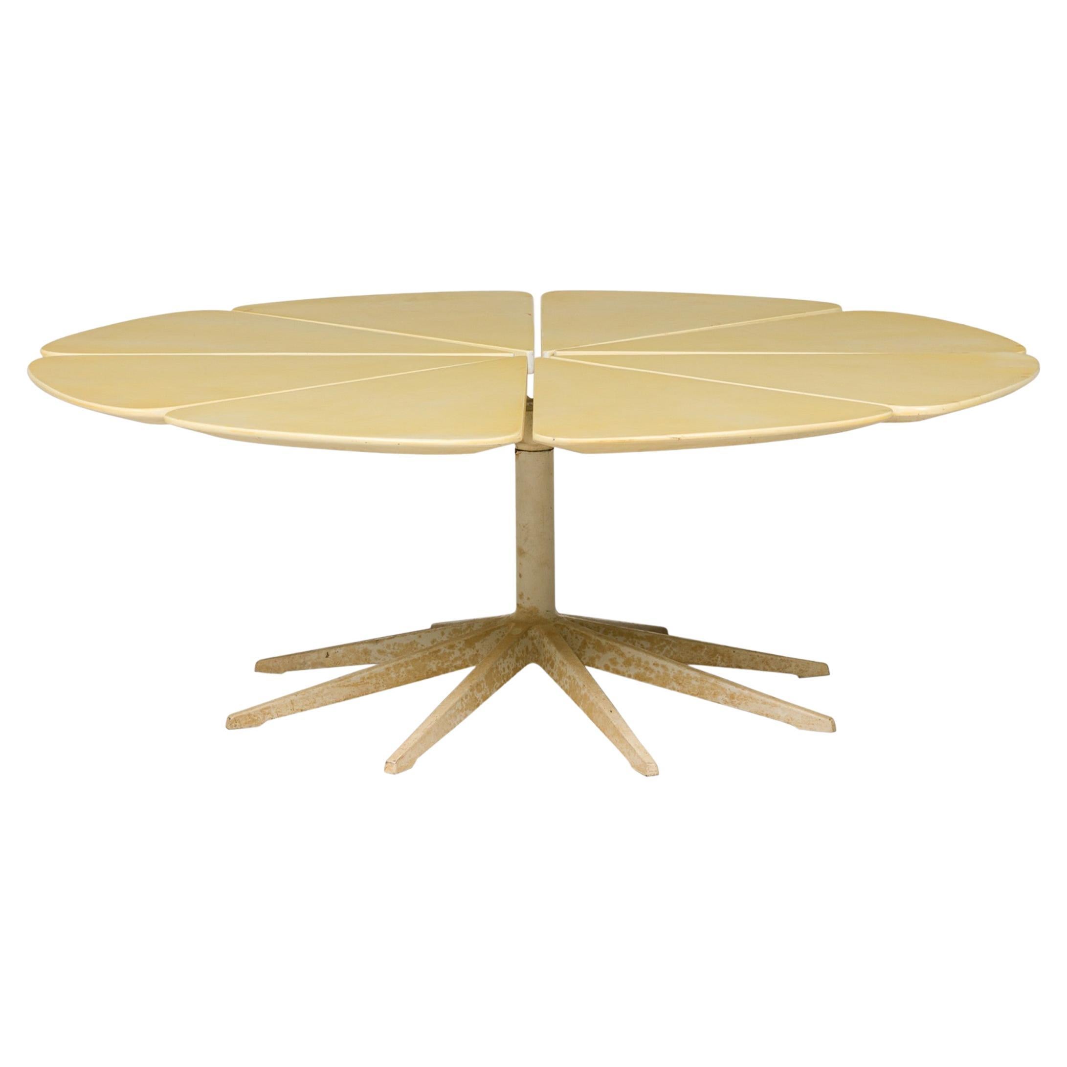 Richard Schultz for Knoll International Beige Lacquered 'Petal' Coffee Table For Sale
