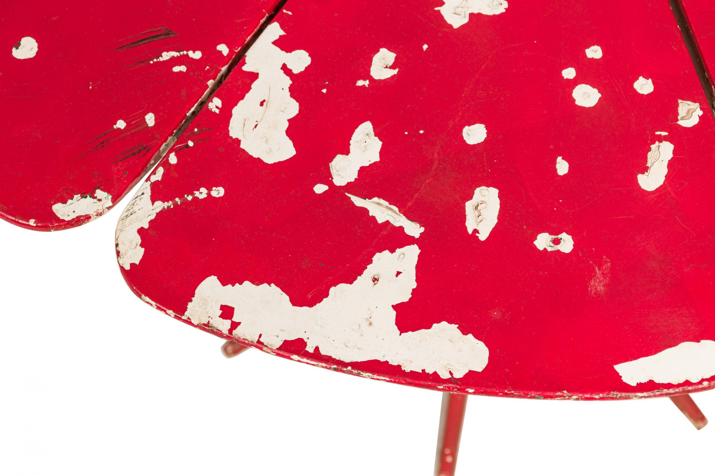Richard Schultz für Knoll International, rot lackierter Tisch „Blütenblatt“ aus Rotholz (20. Jahrhundert) im Angebot