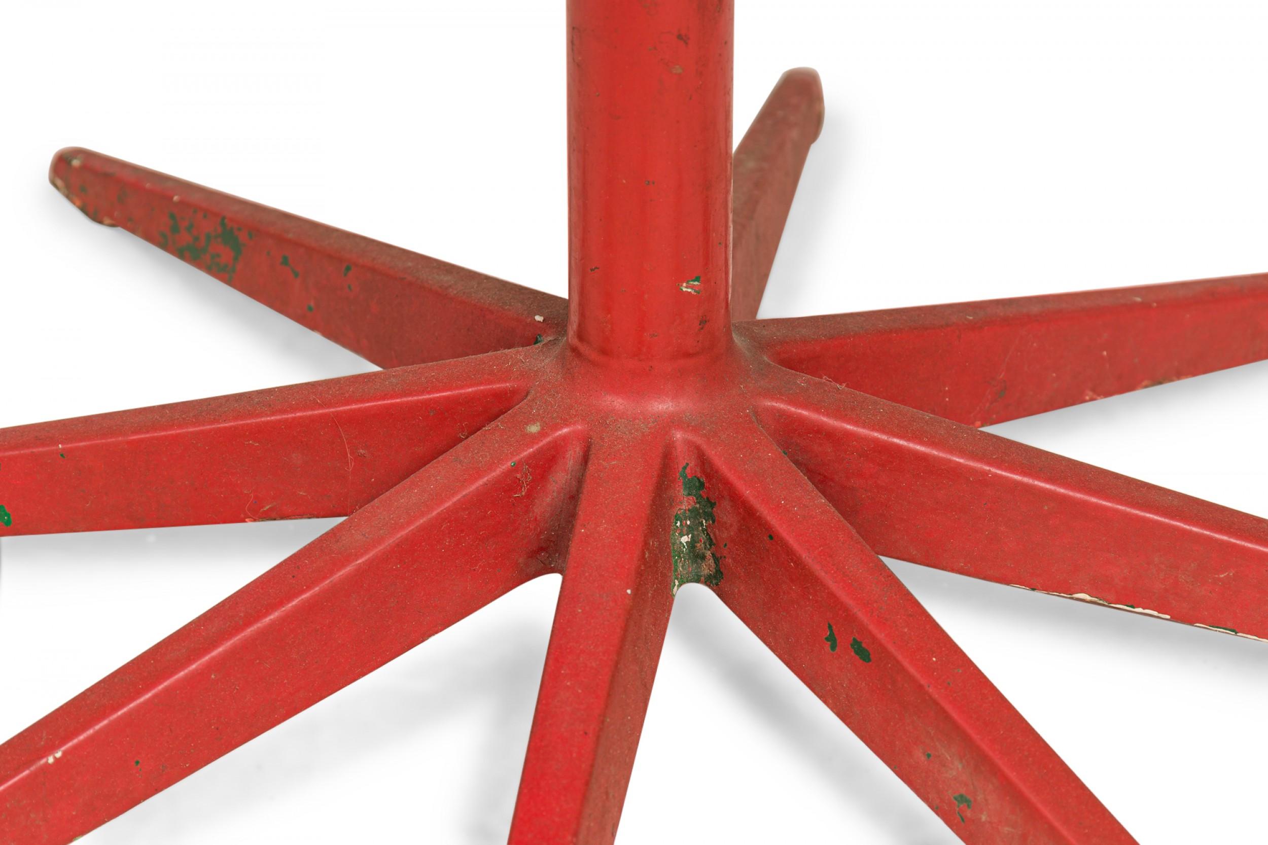 Richard Schultz per Knoll International Tavolo 'Petalo' in legno rosso laccato 1