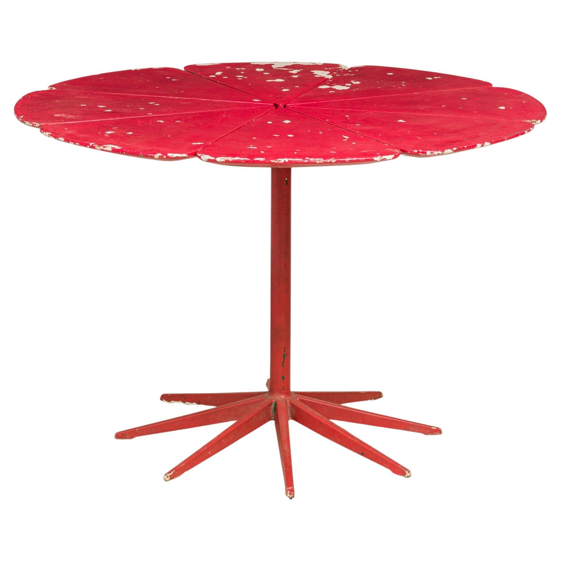 Richard Schultz für Knoll International, rot lackierter Tisch „Blütenblatt“ aus Rotholz