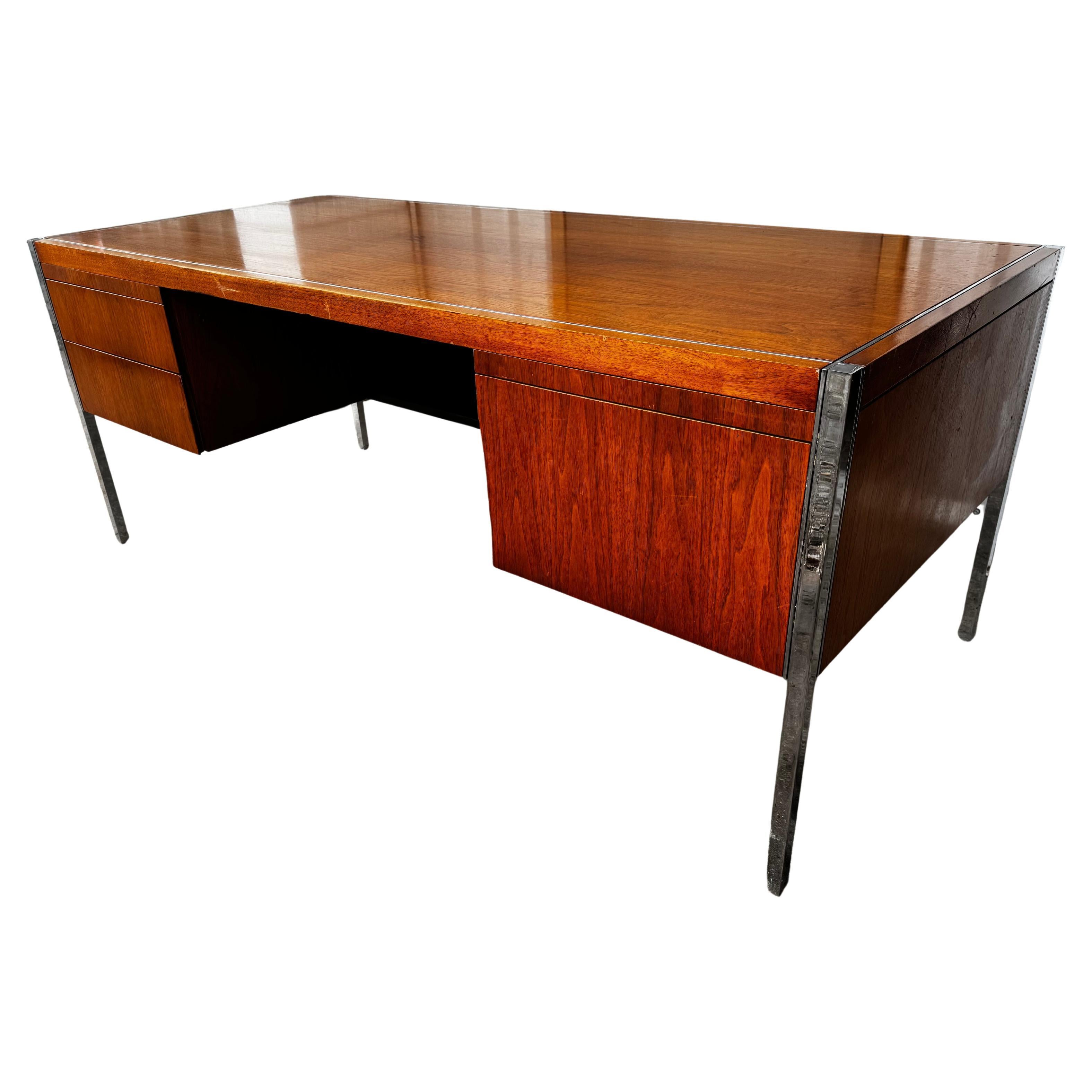 Richard Schultz For Knoll Rosewood and Chrome Executive Desk in vendita