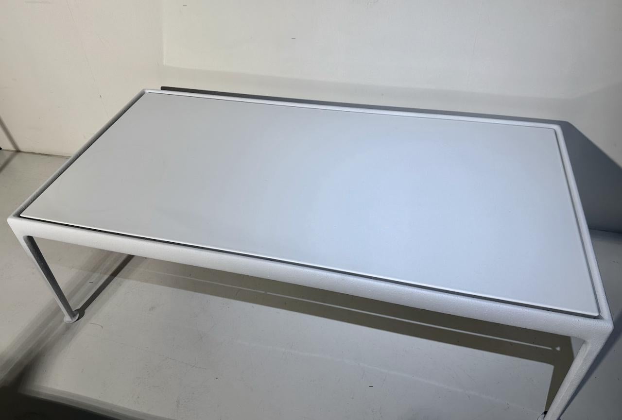 Richard Schultz for Knoll White on White Indoor Outdoor Coffee Table, 1960's For Sale 3