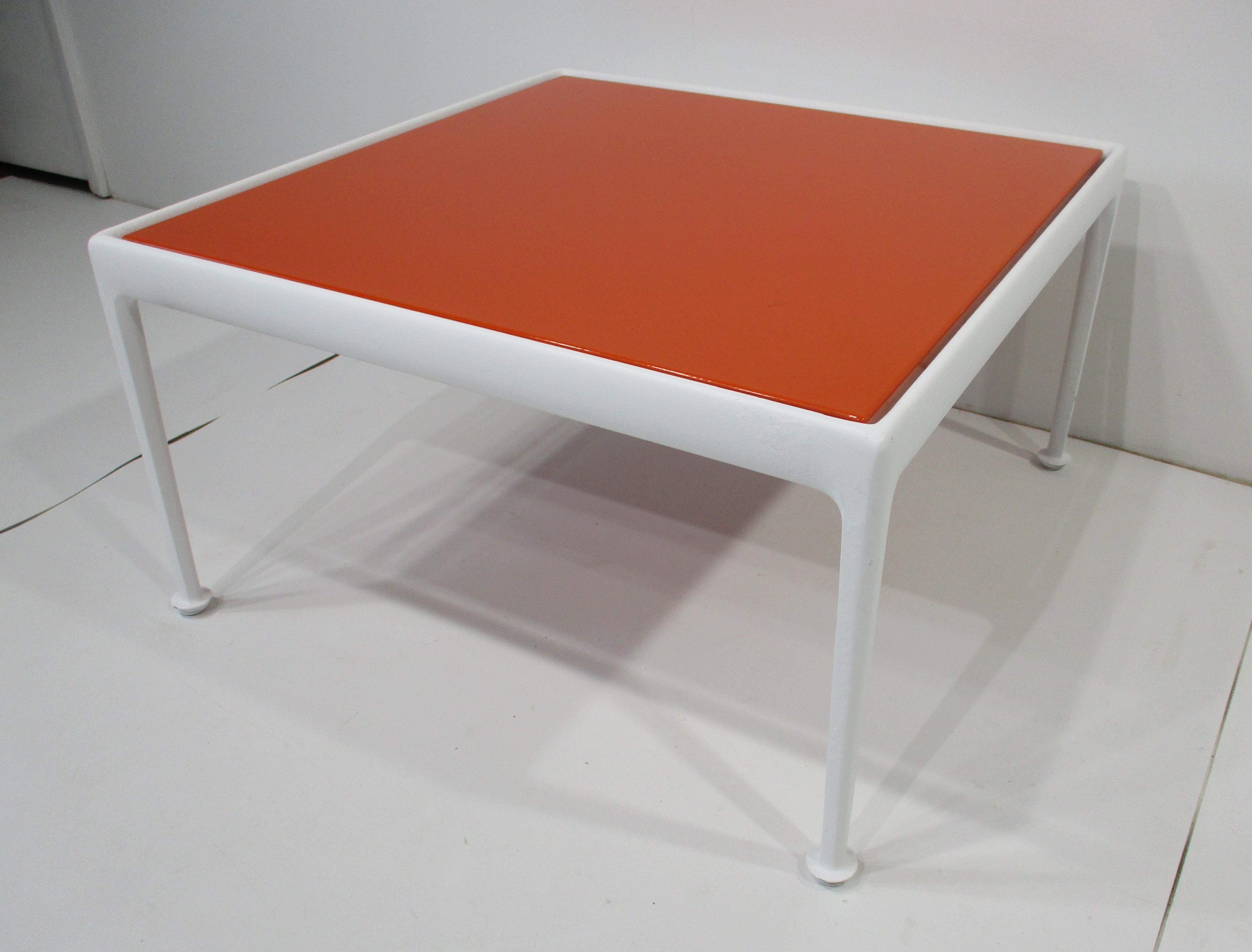 Mid-Century Modern Table basse d'extérieur / d'intérieur A Schultz pour Knoll en vente