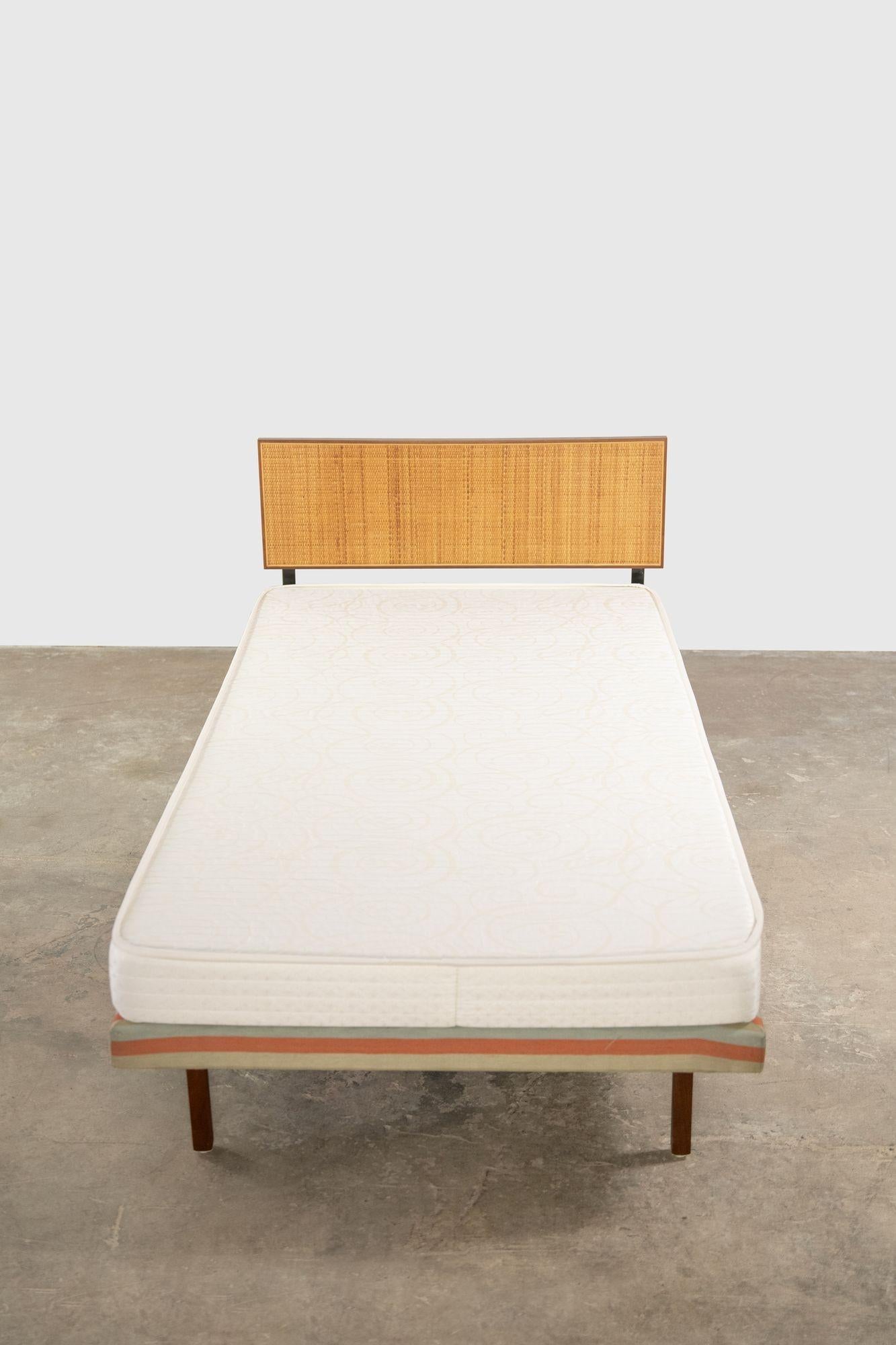 knoll bed