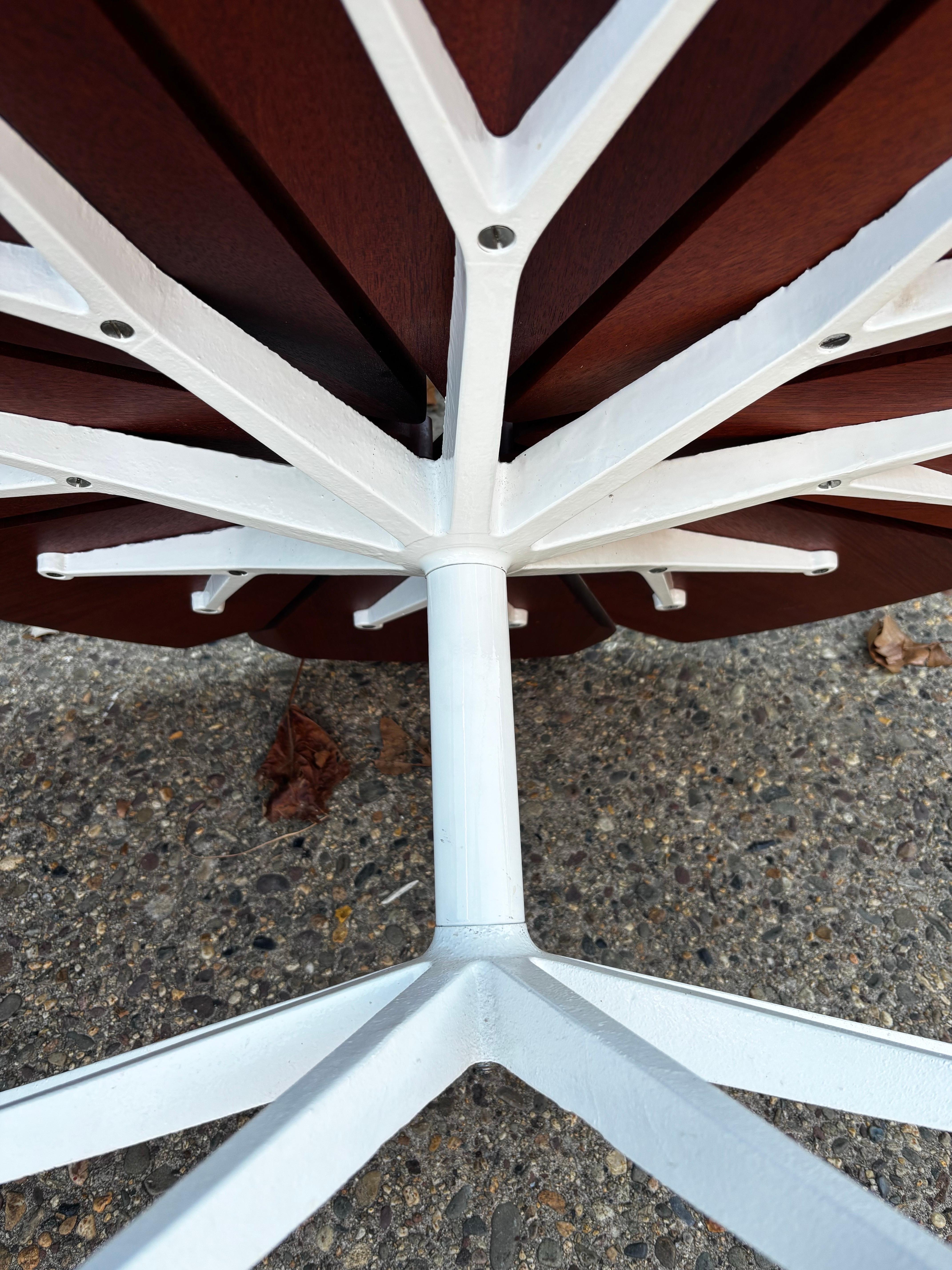 Richard Schultz Petal Coffee Table In Good Condition For Sale In Philadelphia, PA