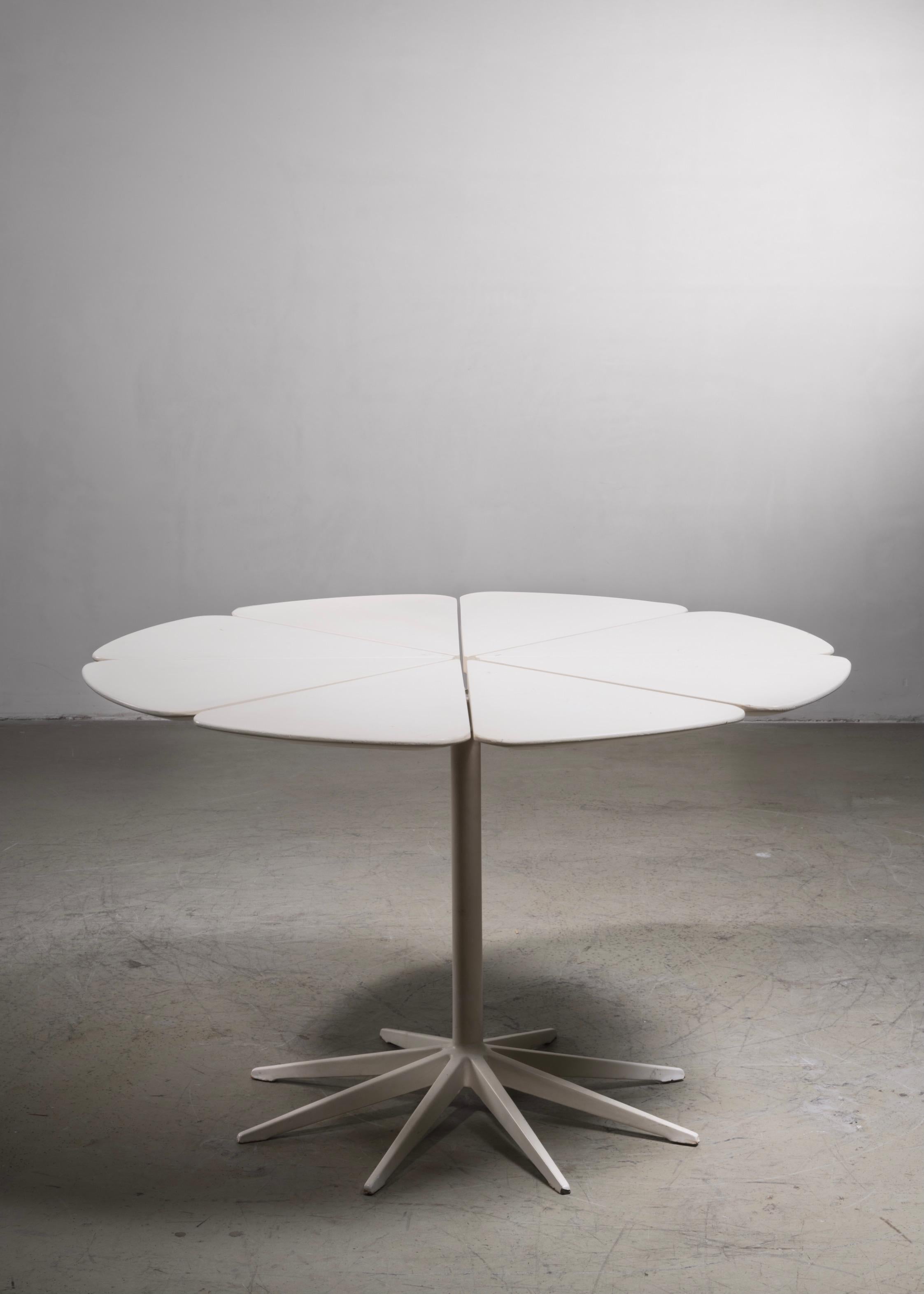 American Richard Schultz Petal Dining Table in White for Knoll, USA, 1960s For Sale