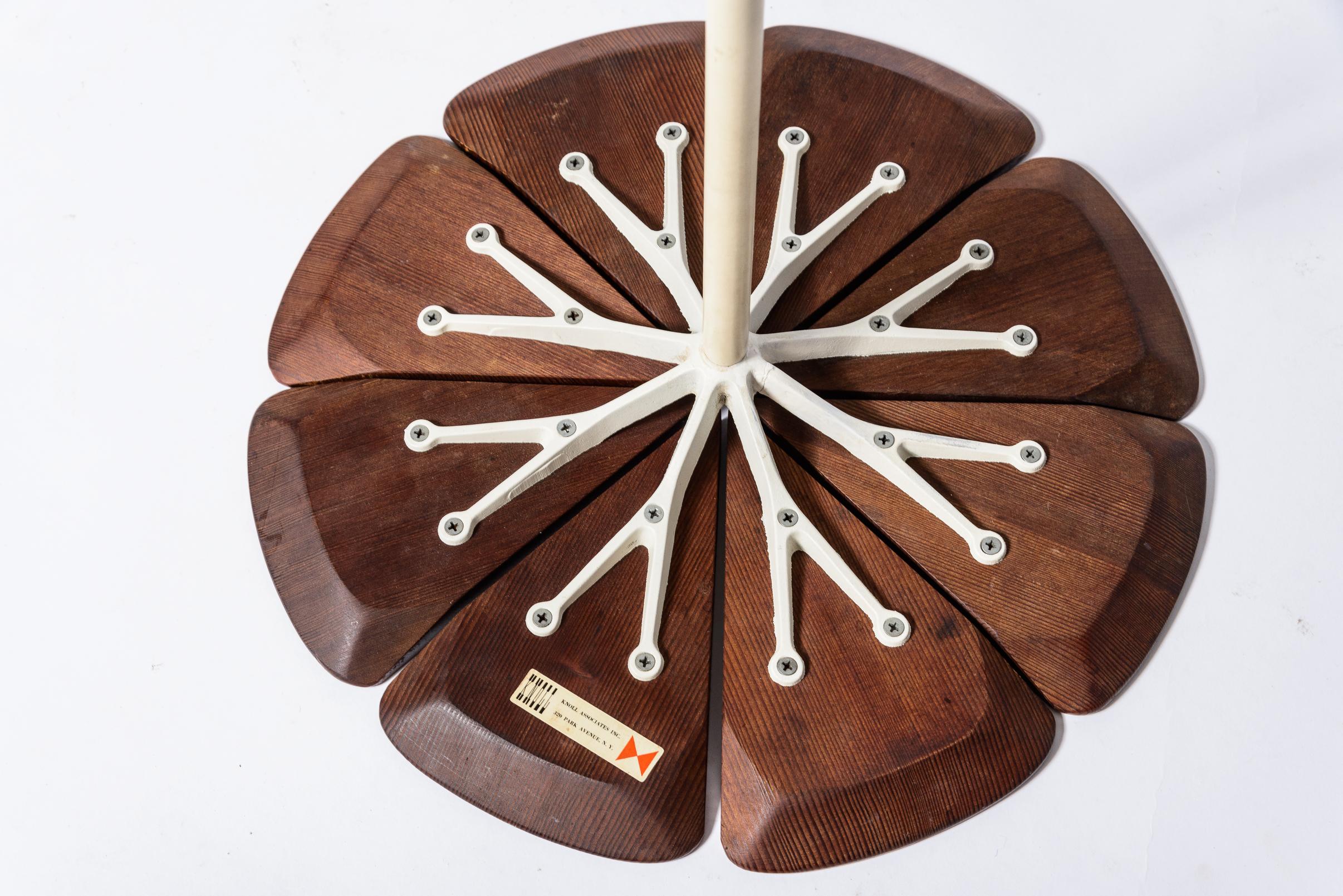 Milieu du XXe siècle Table d'appoint Richard Schultz Petal Modèle P320