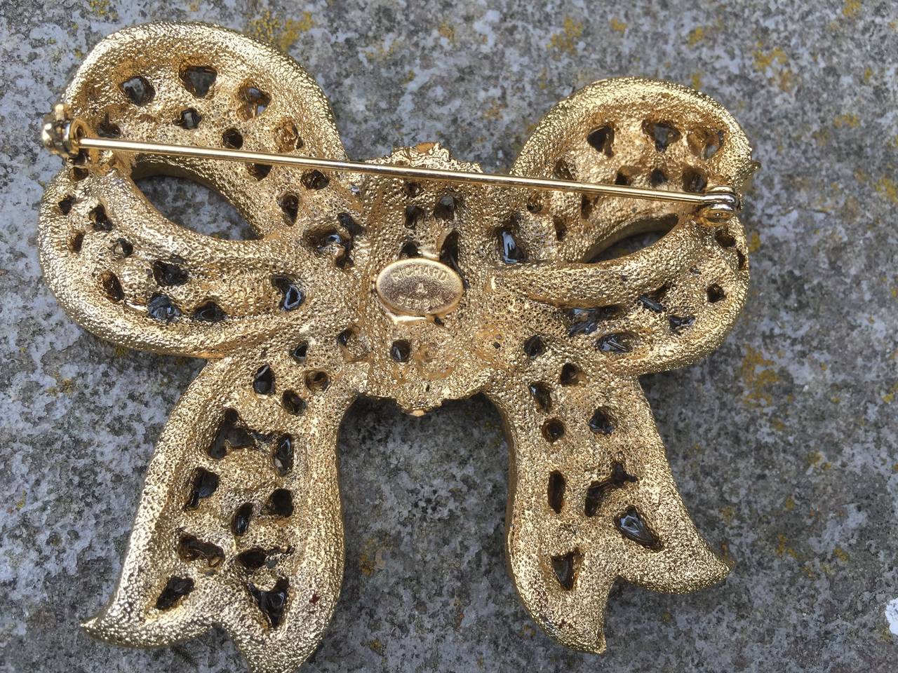 Women's or Men's Richard Serbin Large Gold and Crystal Bow Brooch Pin 1985