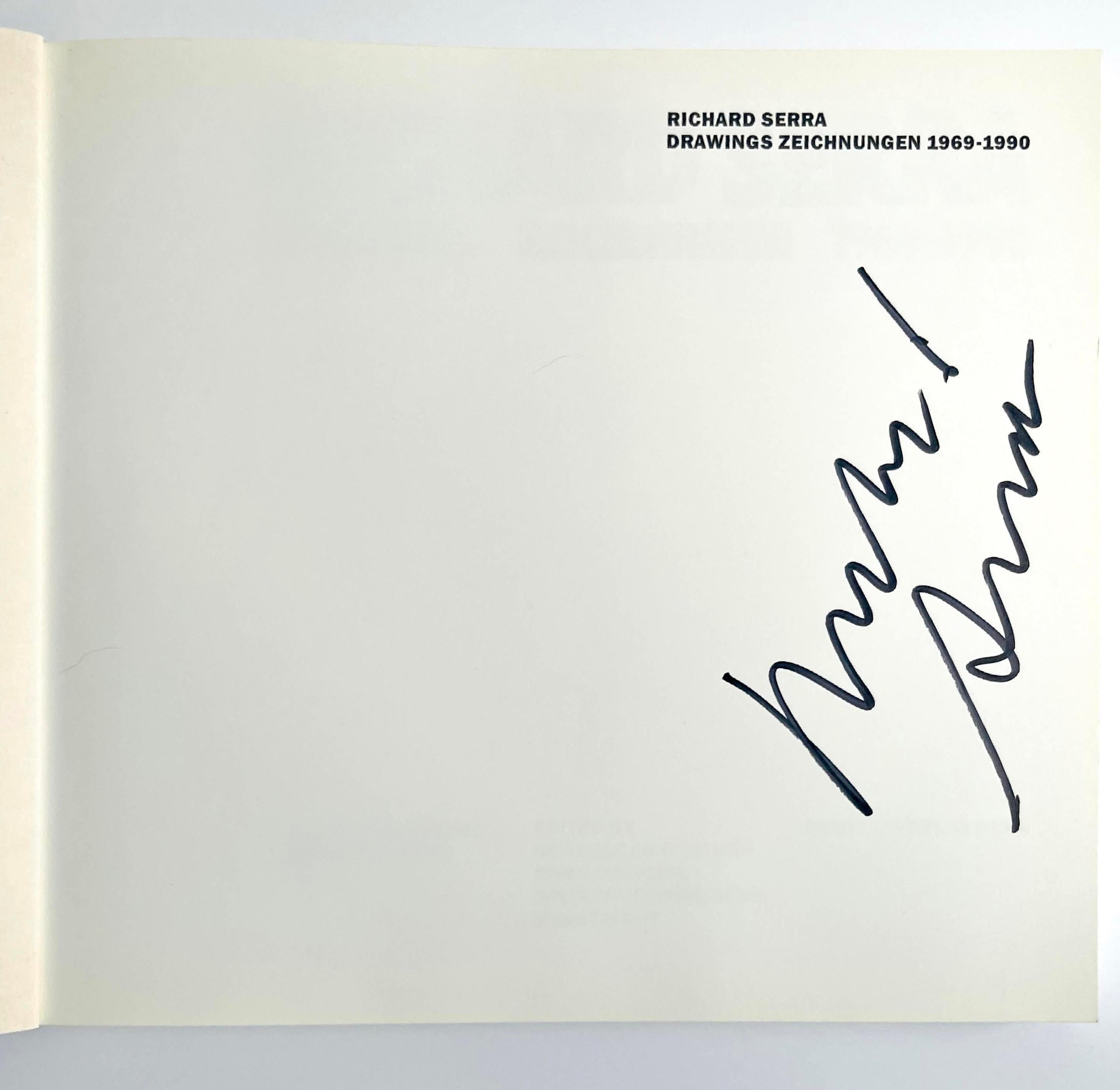 Richard Serra Zeichnungen 1969-1990 (Handsigniert von Richard Serra), 1990
Broschierte Monographie Buch (Handsigniert von Richard Serra)
Handsigniert von Richard Serra auf der halben Titelseite
9 3/4 × 11 × 1 Zoll
Dieses Softcover-Buch ohne