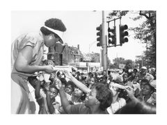 Oprah Winfrey lors de la parade de Bud Billiken à Chicago, 1984 - Photo en noir et blanc