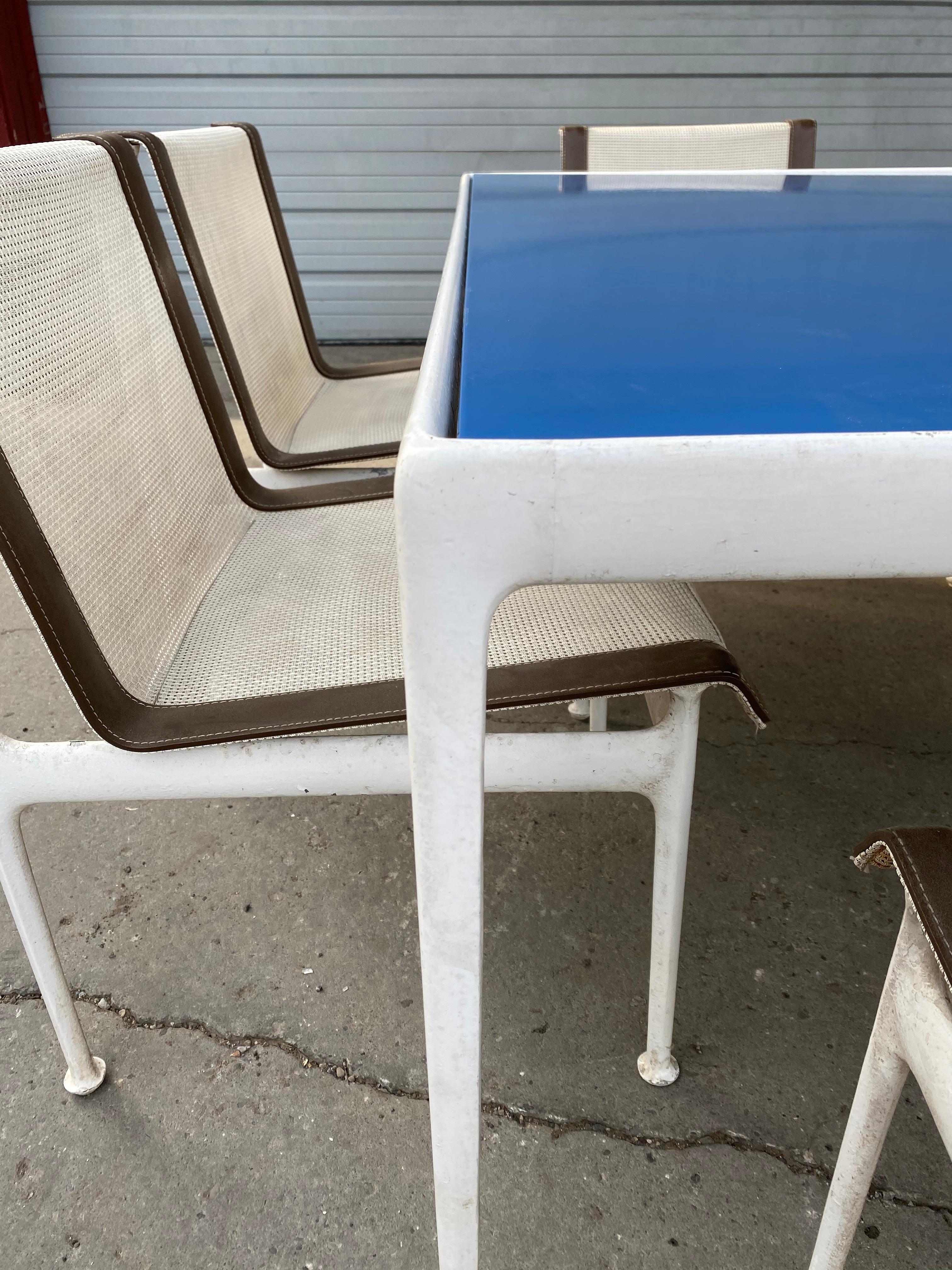 Early Richard Shultz for Knoll outdoor dining set, circa 1966 powder-coated aluminum table base with stunning blue enamel top, retains original set of 6 side dining chairs. Also retains original early Knoll label, some staining, dis-coloration and