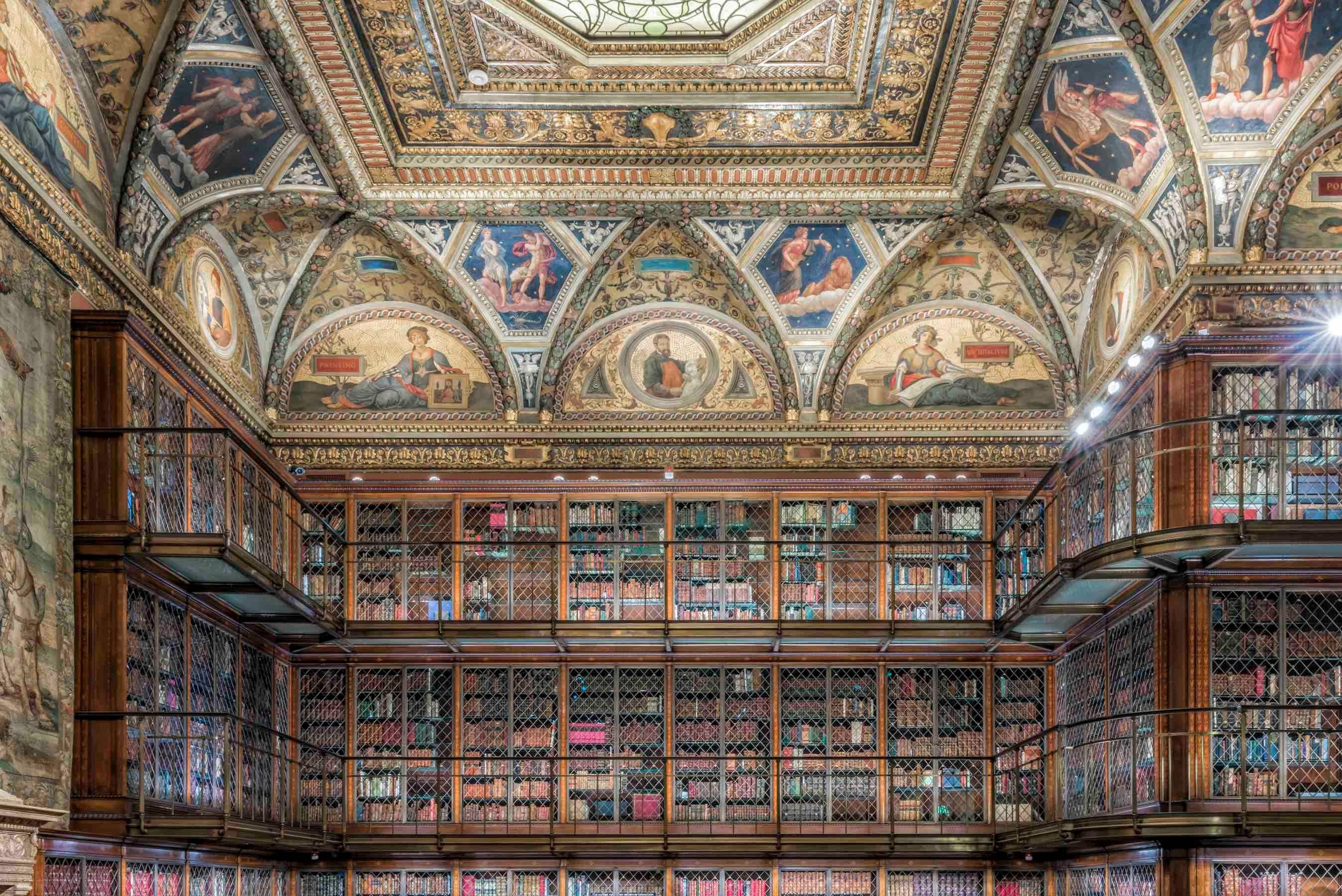 Библиотека является центром. Библиотека и музей Моргана Нью-Йорк. Португальская Королевская библиотека. Португальская Королевская библиотека в Рио⁠⁠. Королевская библиотека в Турине.
