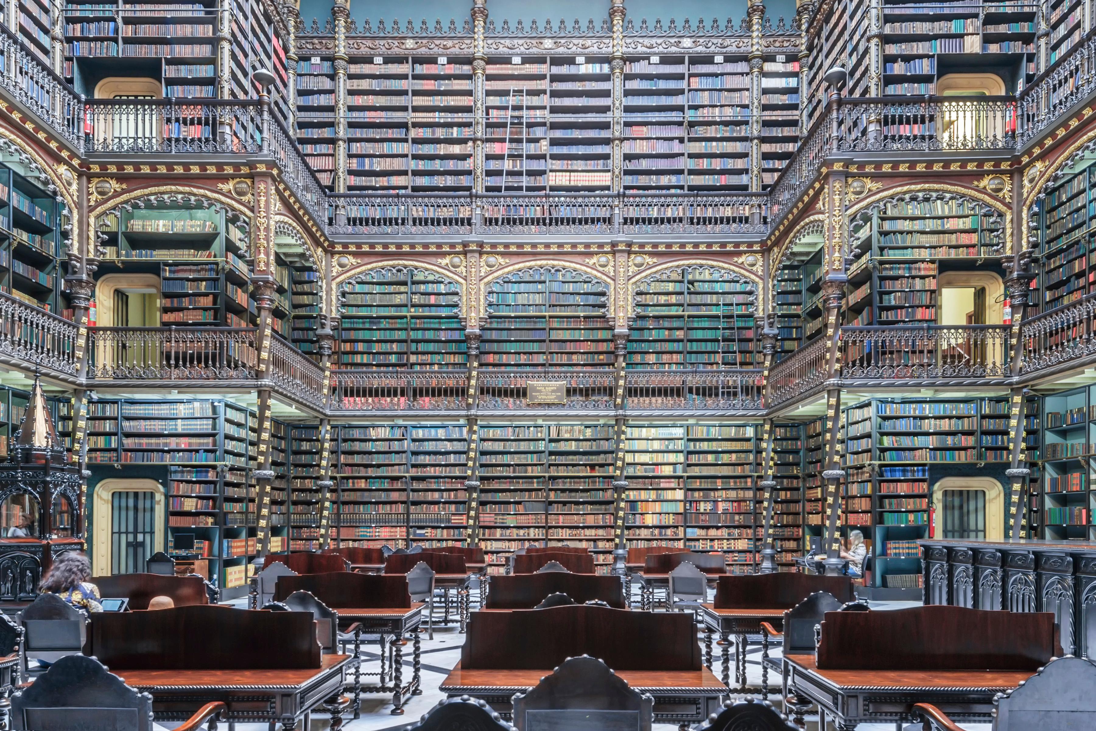 Real Gabinete Portuguese de Leitura, Rio De Janeiro - photographie en couleur - Photograph de Richard Silver