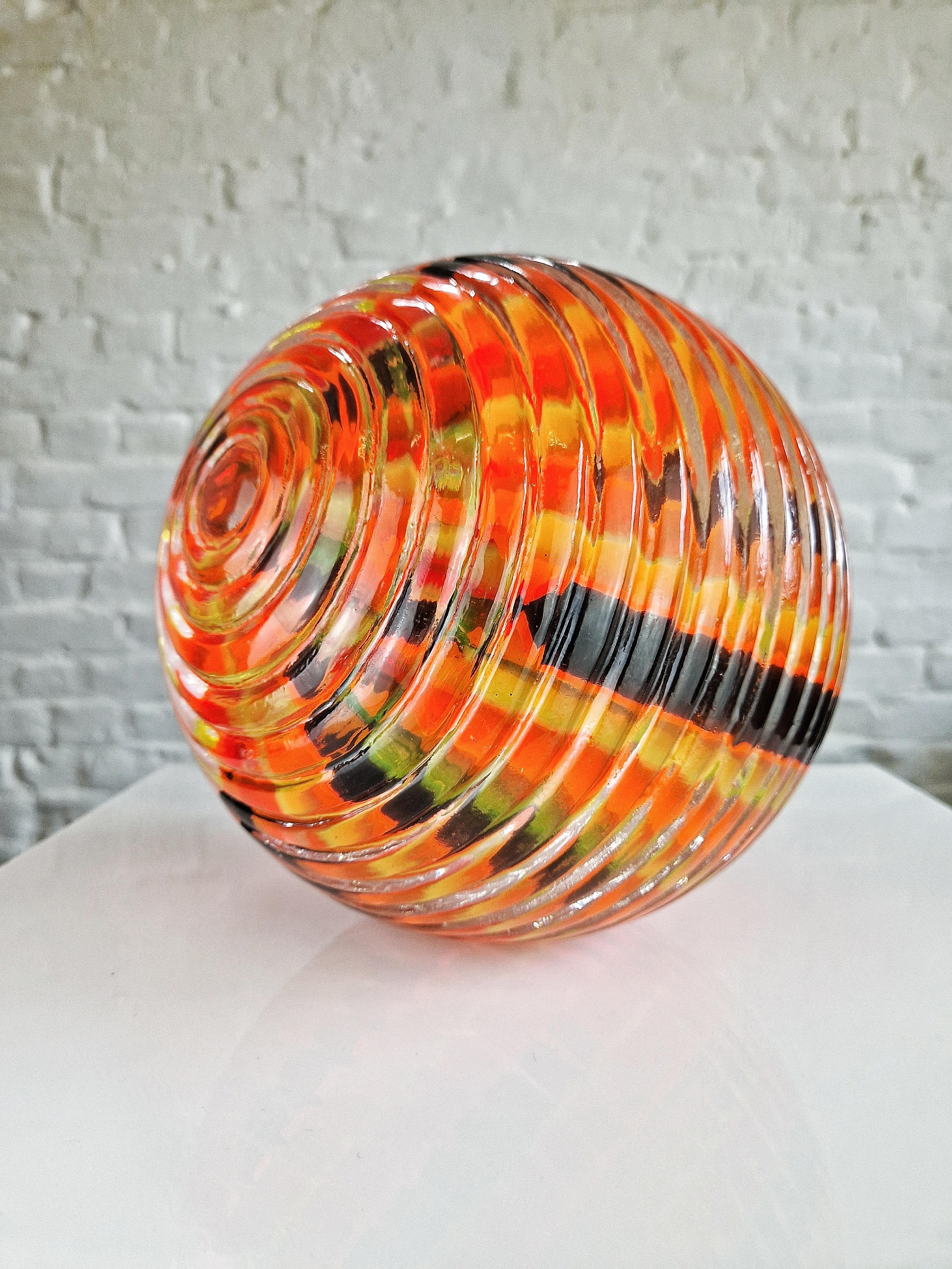  Porte du cosmos abstrait, sculpture, sphère, boule, colorée  en vente 2