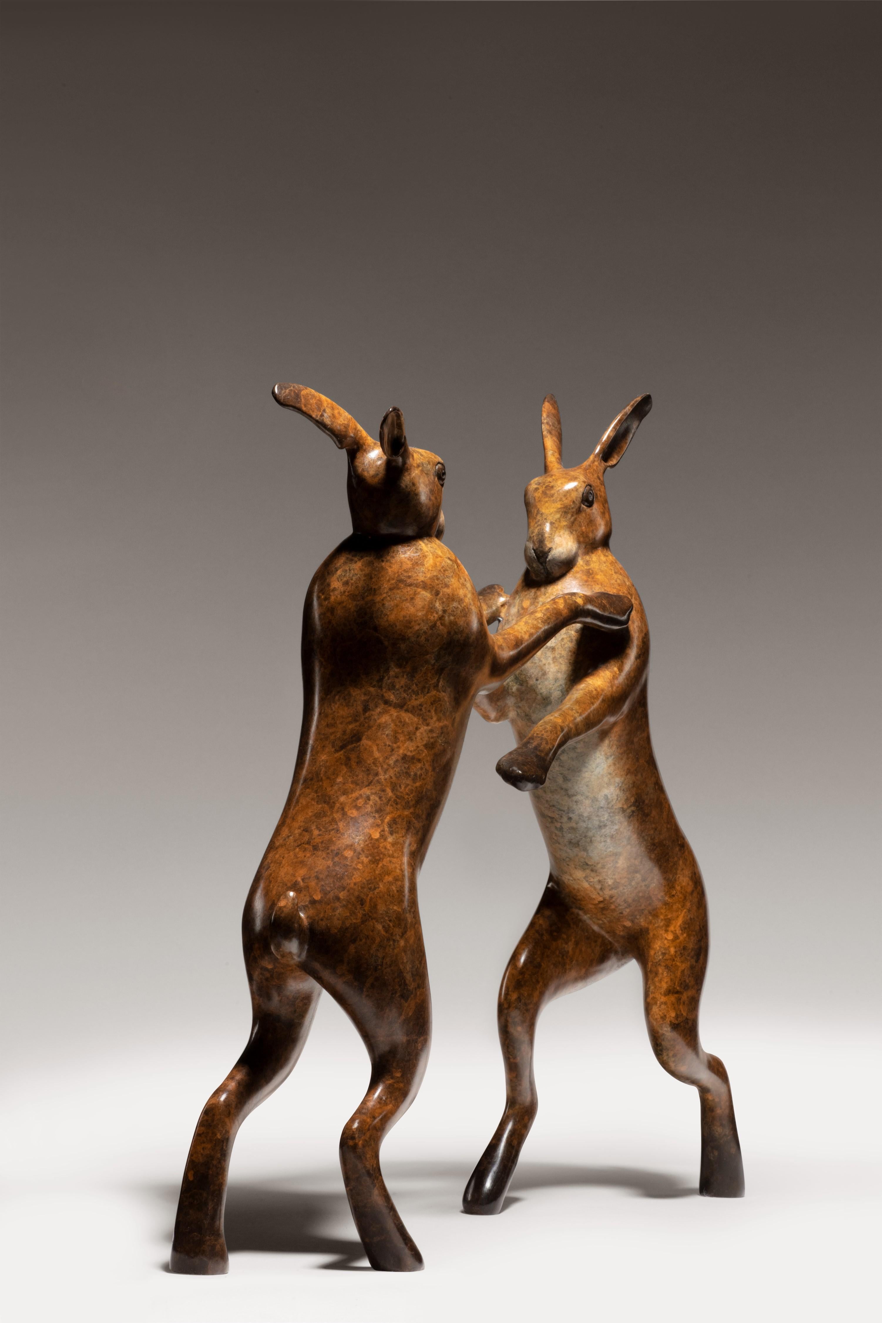 Sculpture contemporaine en bronze « Boxing Hares », Hares brun, faune et nature  en vente 4