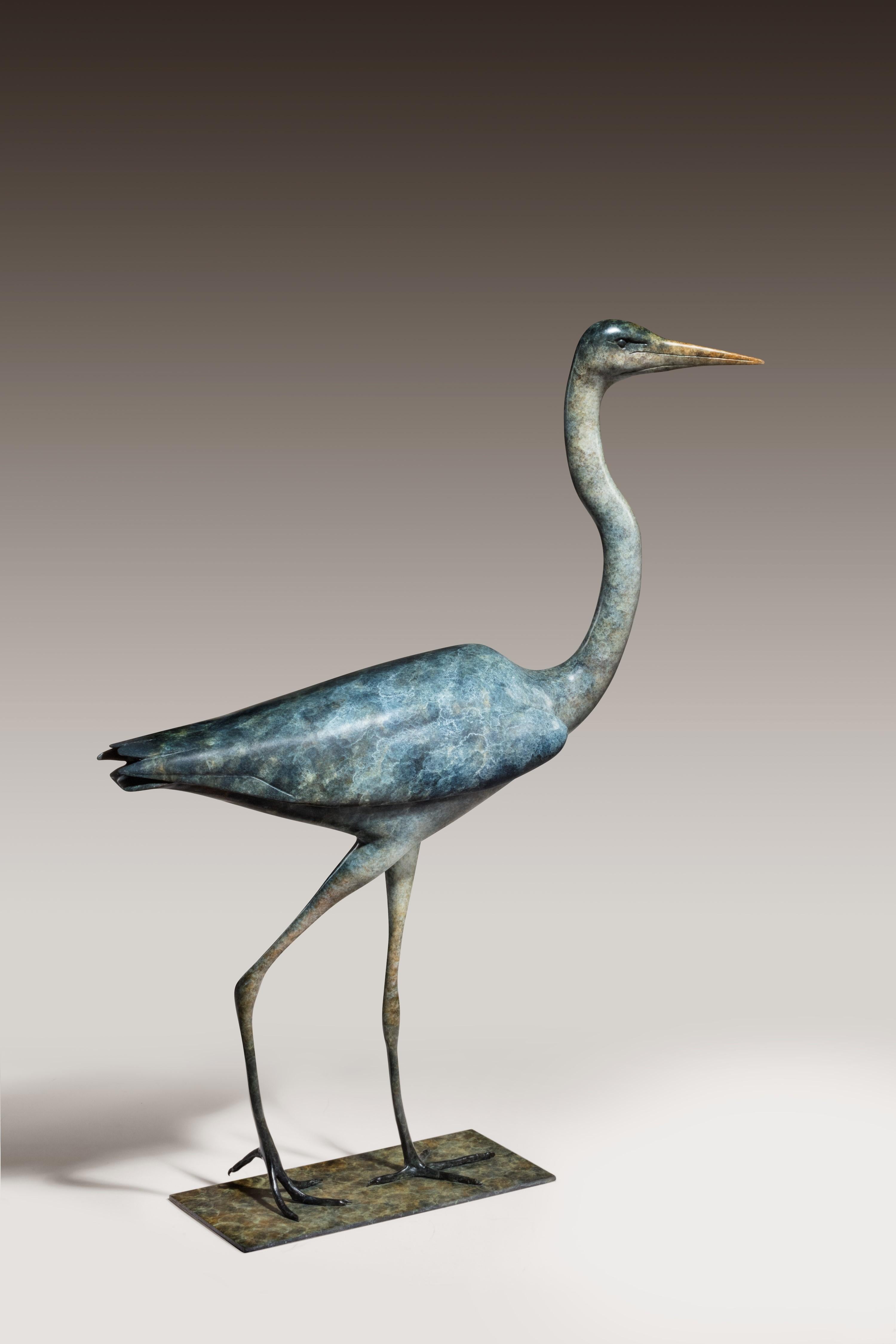 Scultura contemporanea in bronzo di un airone blu, fauna selvatica, vita acquatica in vendita 1