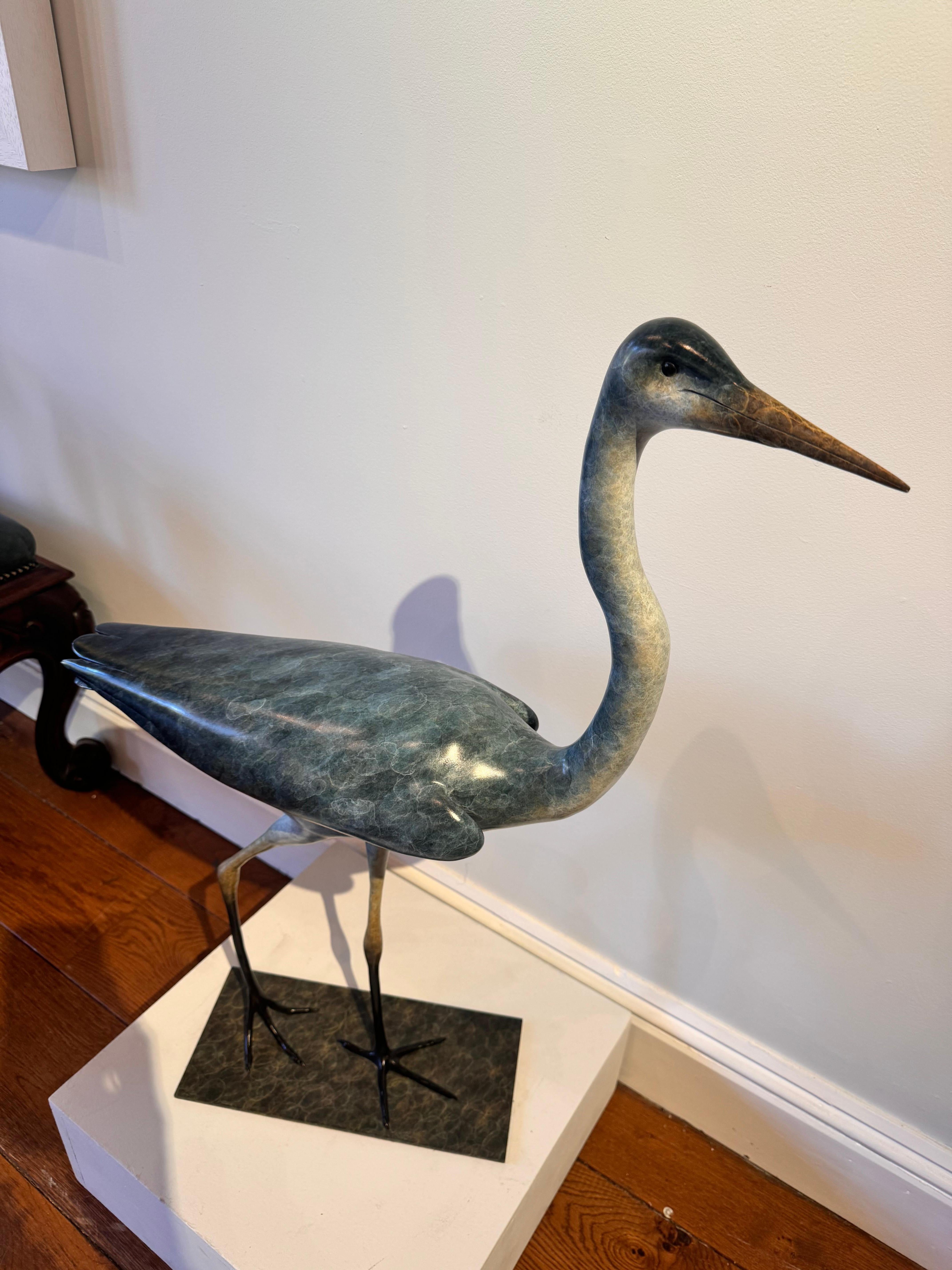 Scultura contemporanea in bronzo di un airone blu, fauna selvatica, vita acquatica in vendita 2