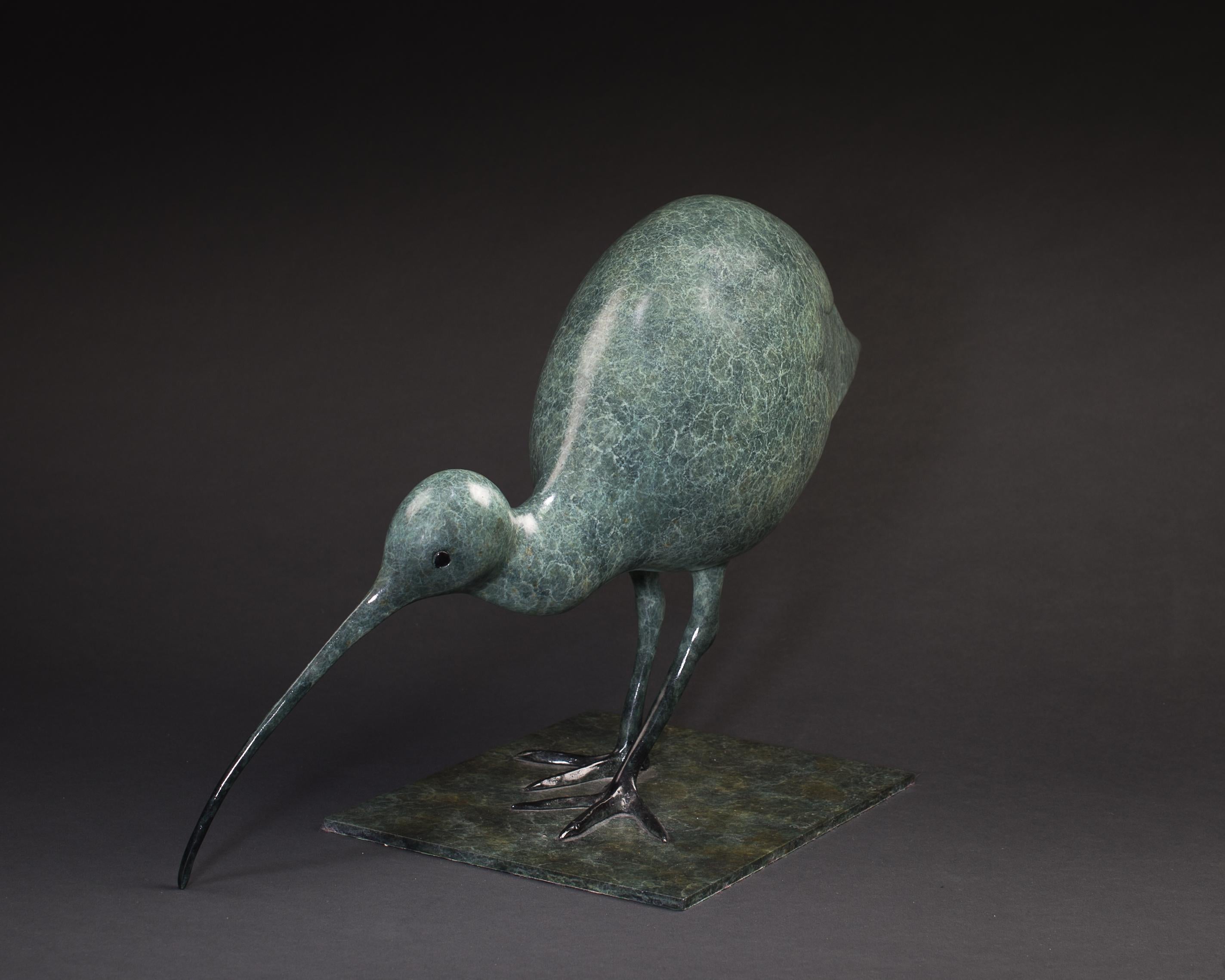 Scultura contemporanea in bronzo di un uccello chiurlo che guadagna, fauna selvatica, natura, verde - Sculpture Contemporaneo di Richard Smith b.1955