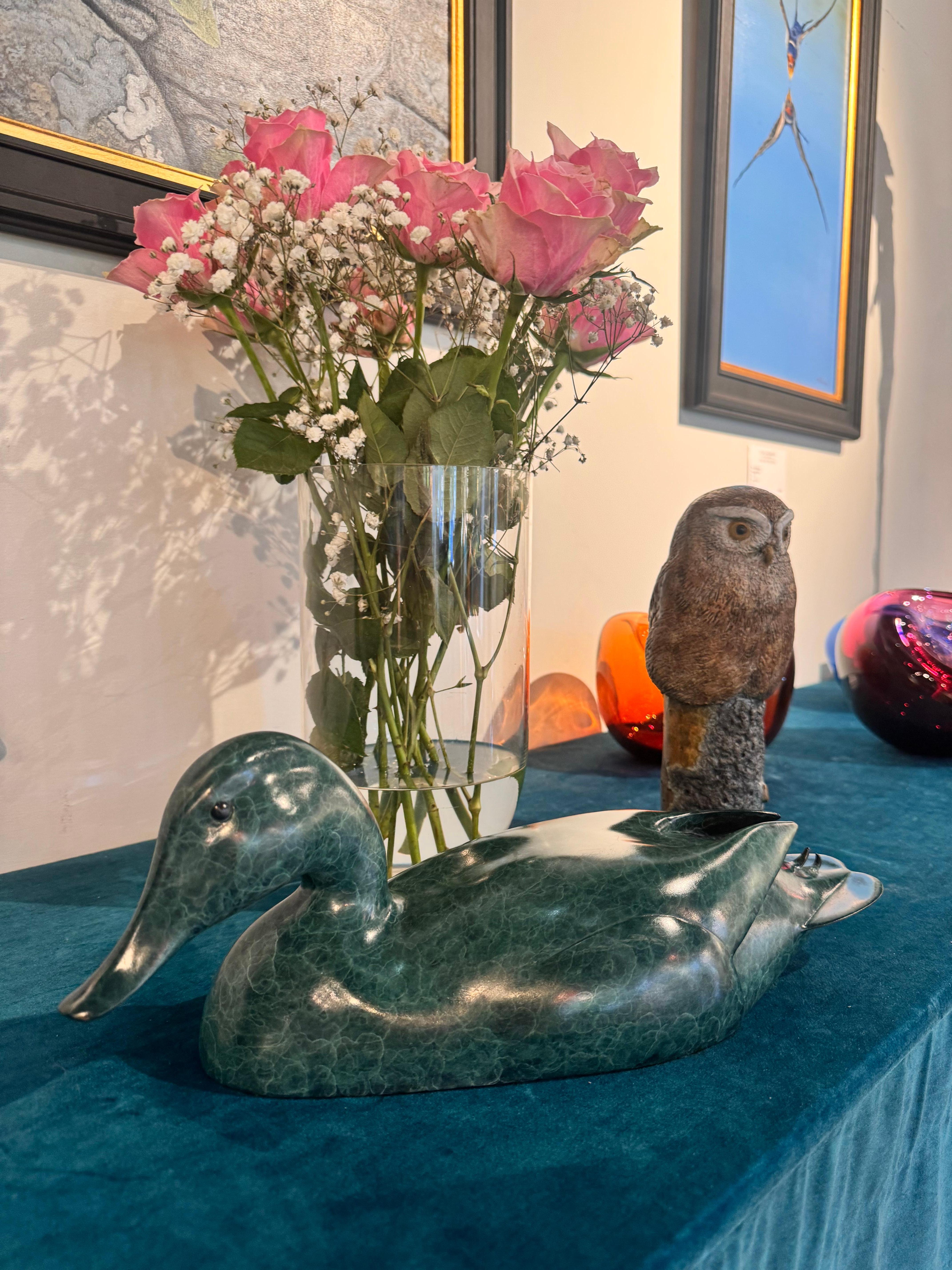 Sculpture contemporaine en bronze d'un canard colvert nageant sur l'eau, vert vif en vente 1