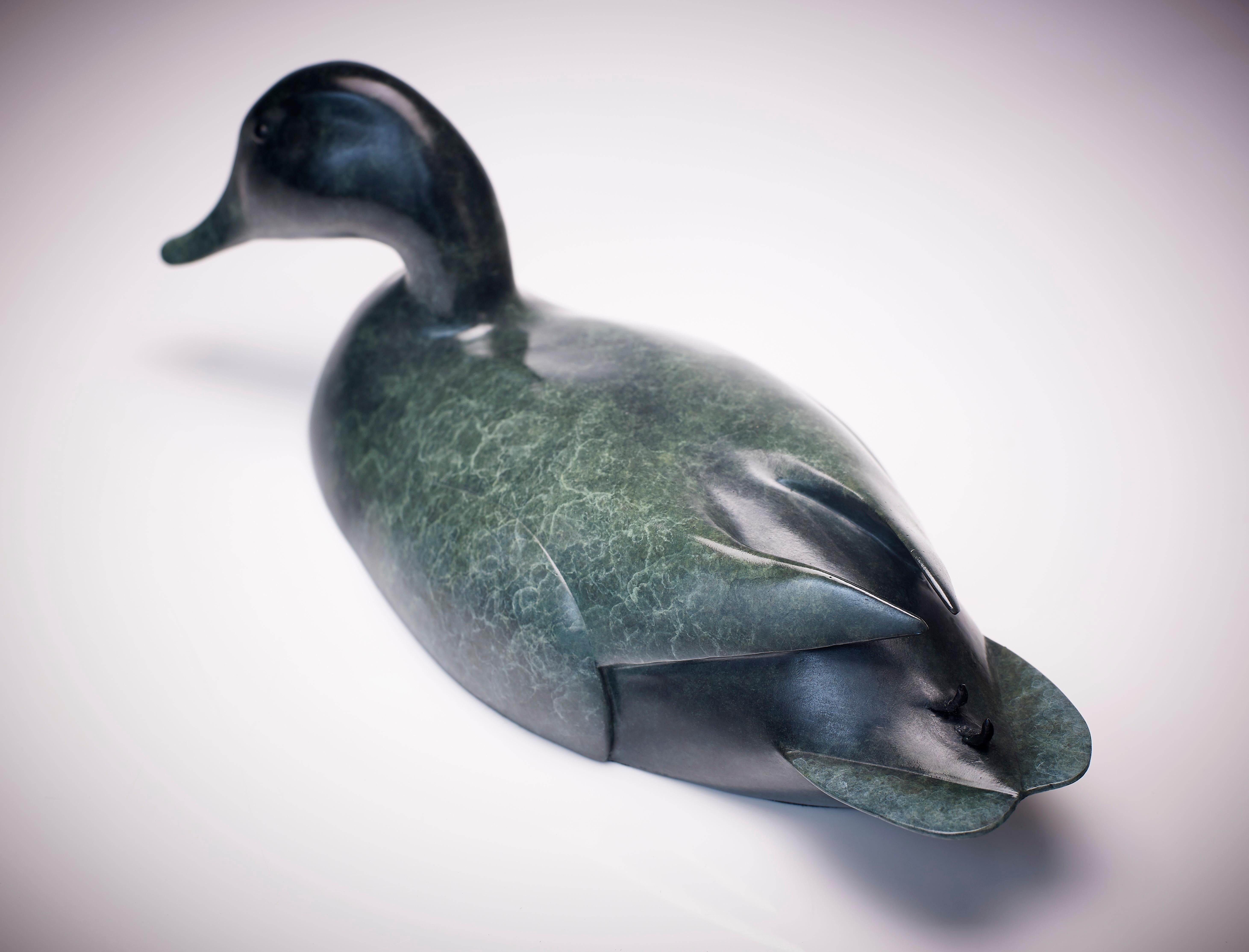 Sculpture contemporaine en bronze d'un canard colvert nageant sur l'eau, vert vif en vente 6