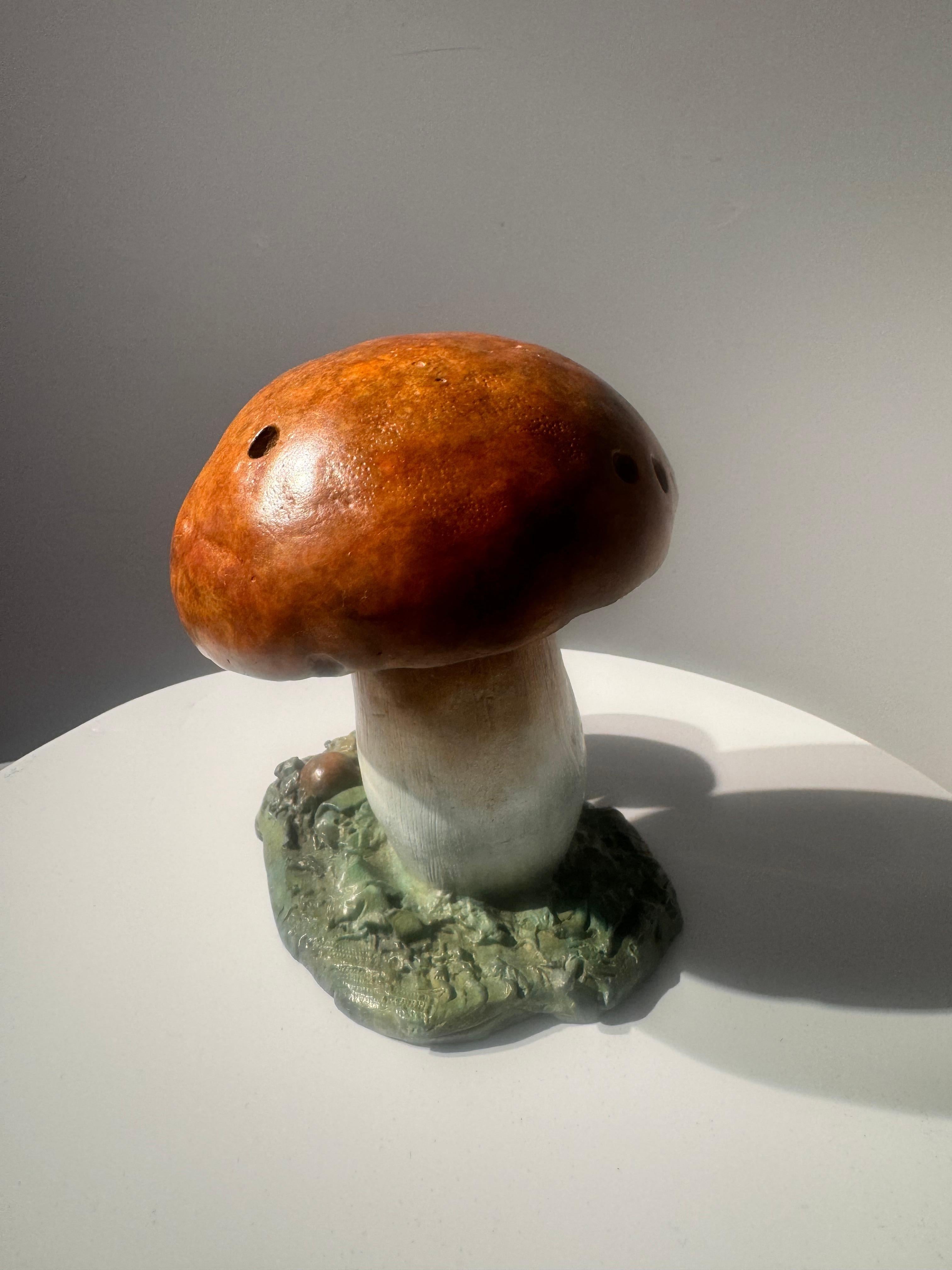 Scultura contemporanea in bronzo di un fungo Penny Bun, bosco, natura, fauna selvatica - Still-Life Sculpture Oro di Richard Smith b.1955