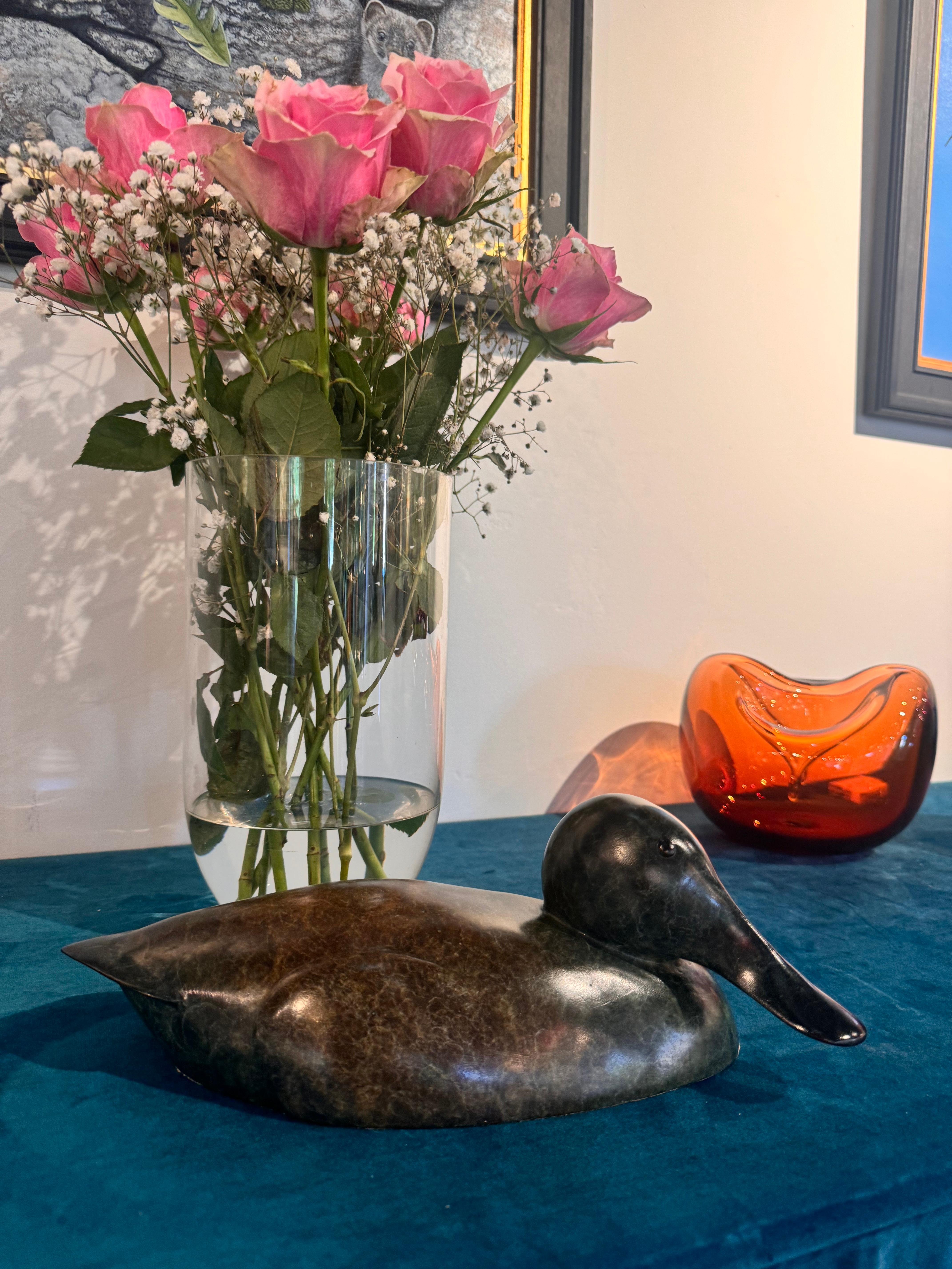 Zeitgenössische Bronzeskulptur einer schwimmenden Löffelente, Wasservogel, grün im Angebot 4