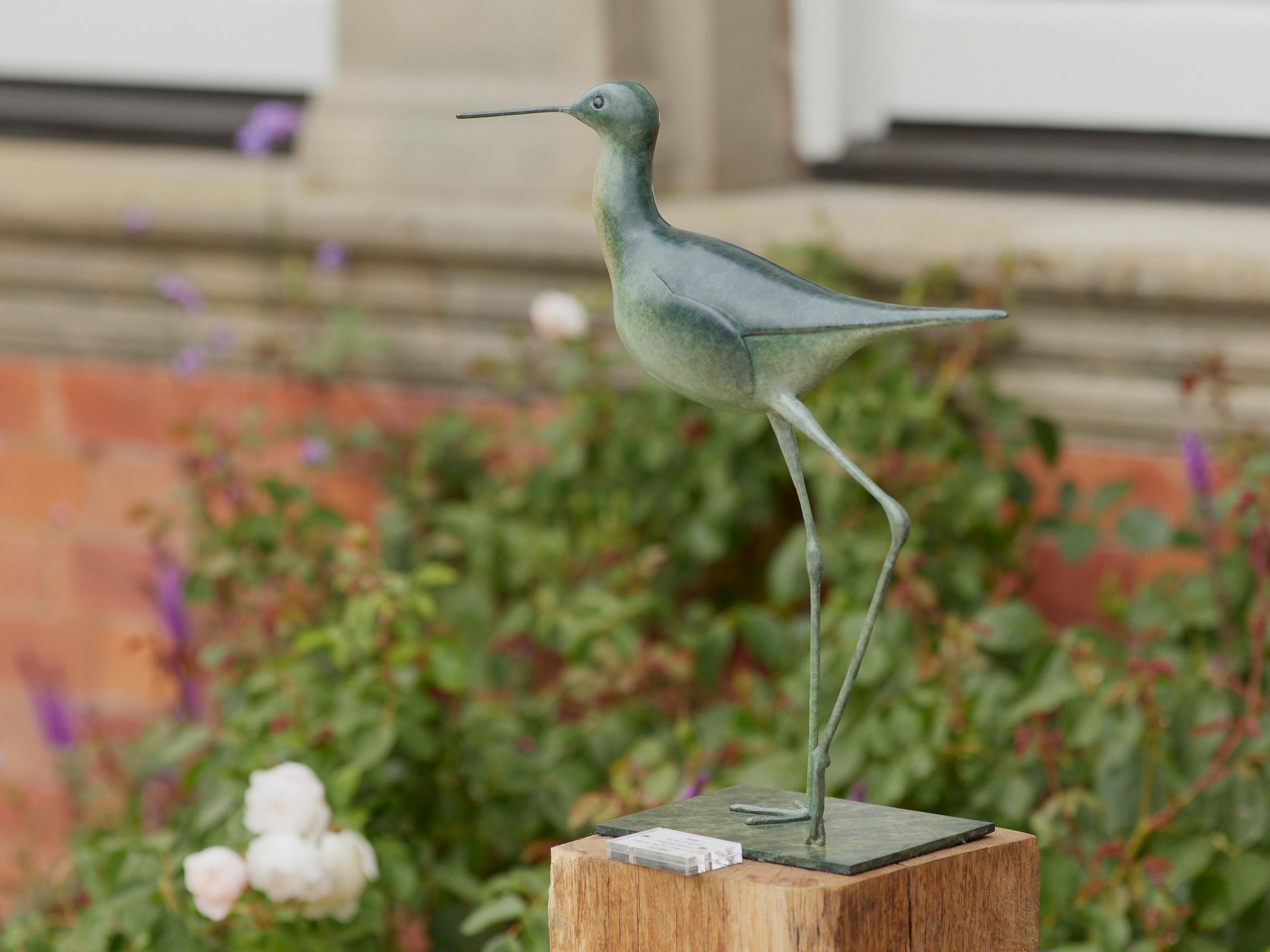 Scultura contemporanea in bronzo di un trampoliere. Uccello acquatico, verde, fauna selvatica - Sculpture di Richard Smith b.1955
