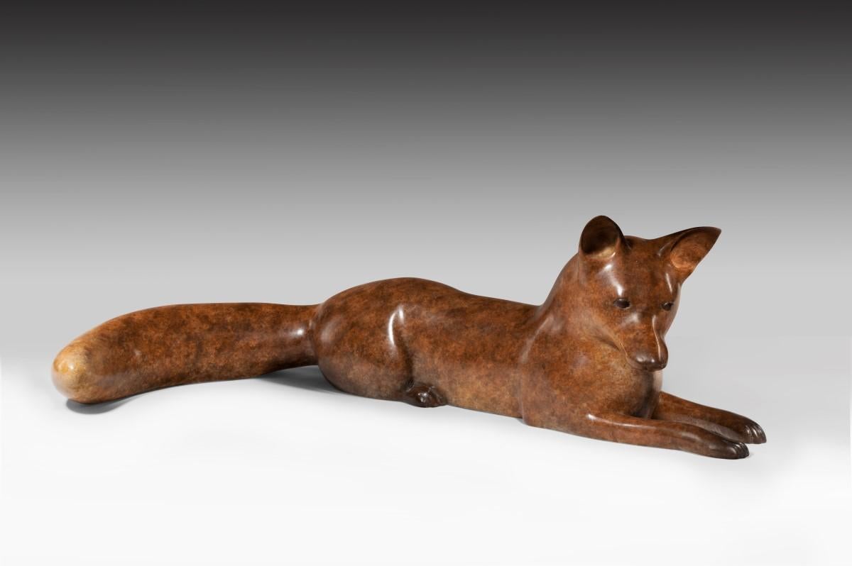 Zeitgenössische Bronzeskulptur Fuchs liegend, Wald, Tier, Wildtiere im Angebot 1