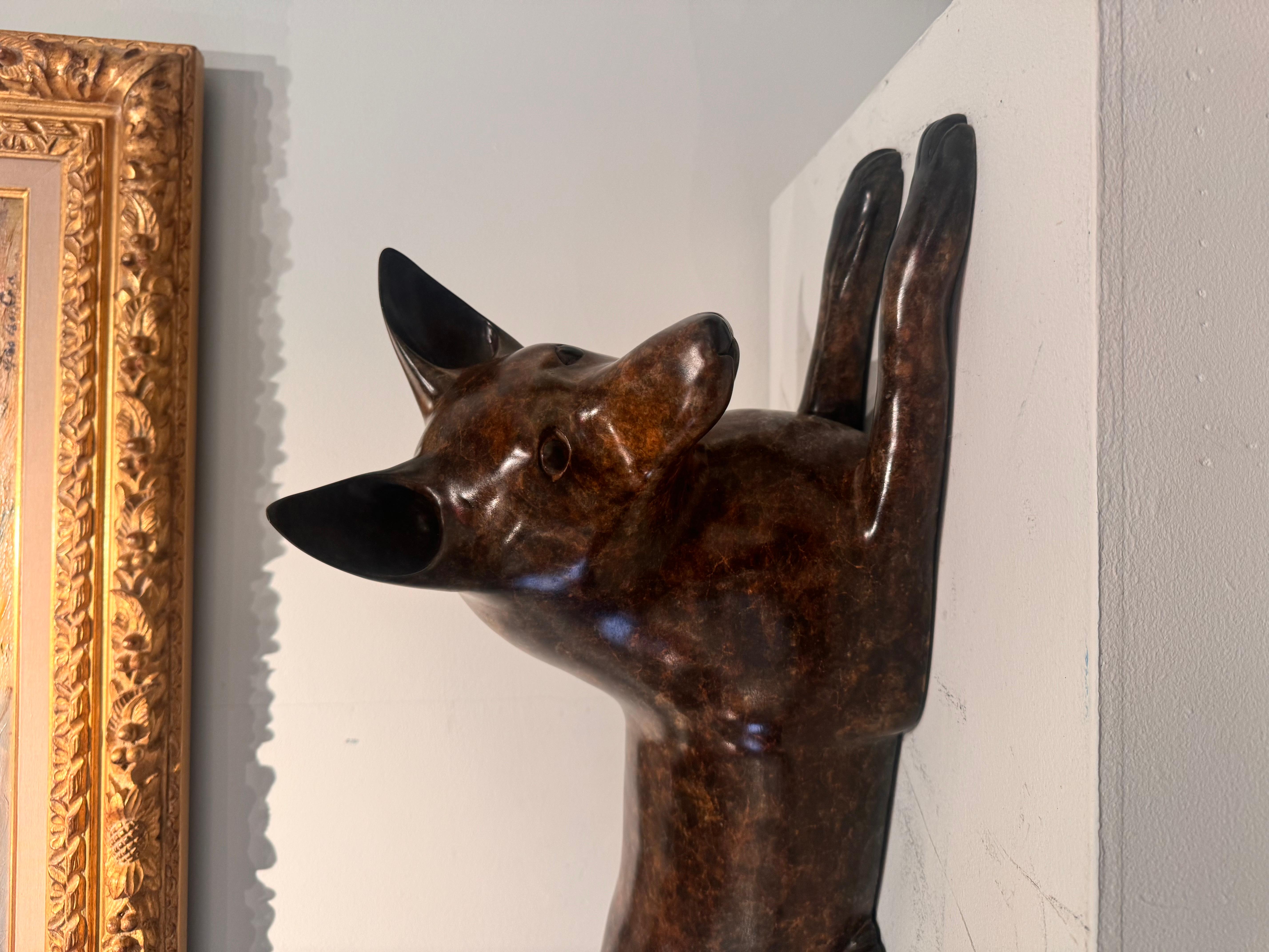 Zeitgenössische Bronzeskulptur Fuchs liegend, Wald, Tier, Wildtiere im Angebot 5