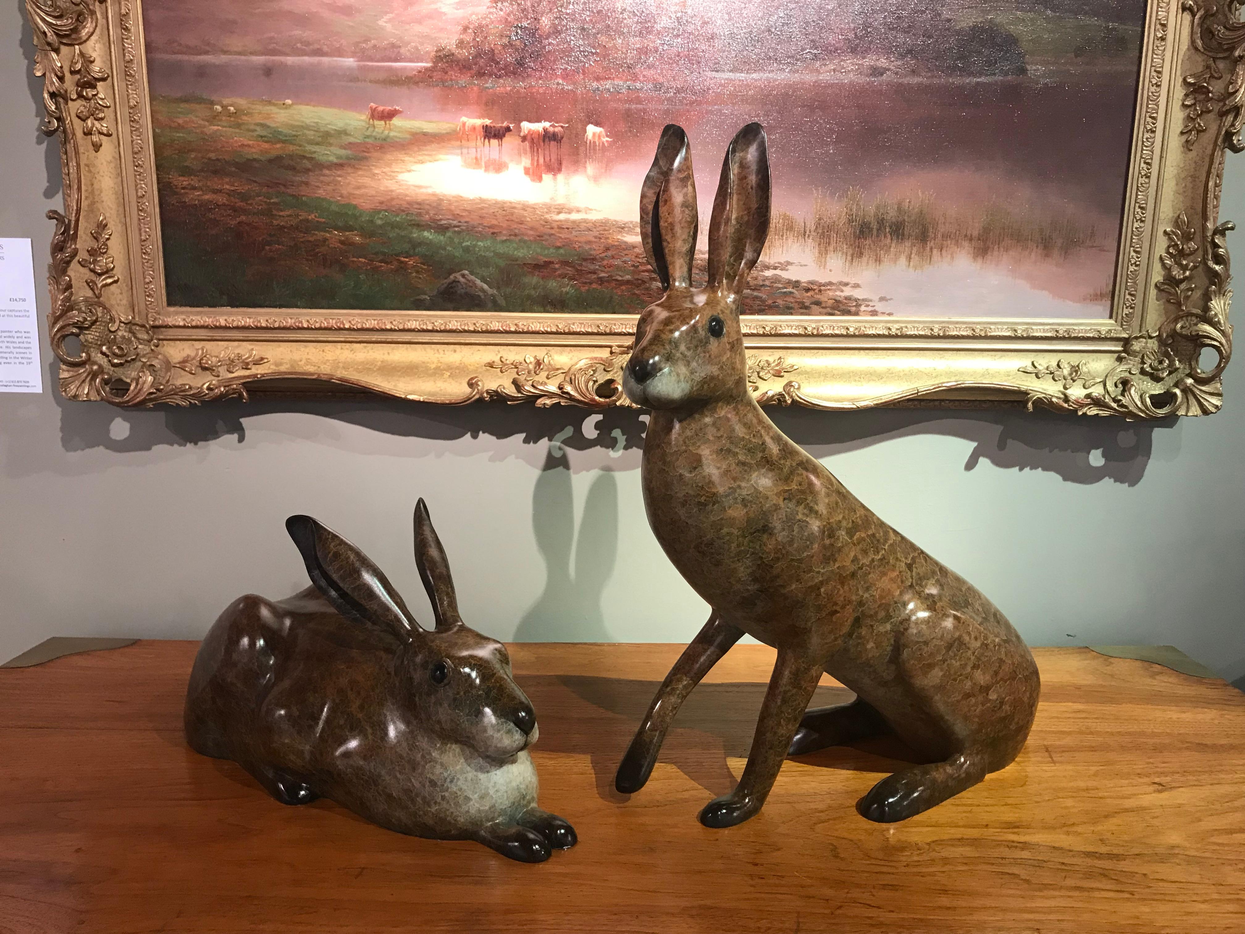 Sculpture contemporaine en bronze de faune « Taking it Easy » de Richard Smith en vente 1