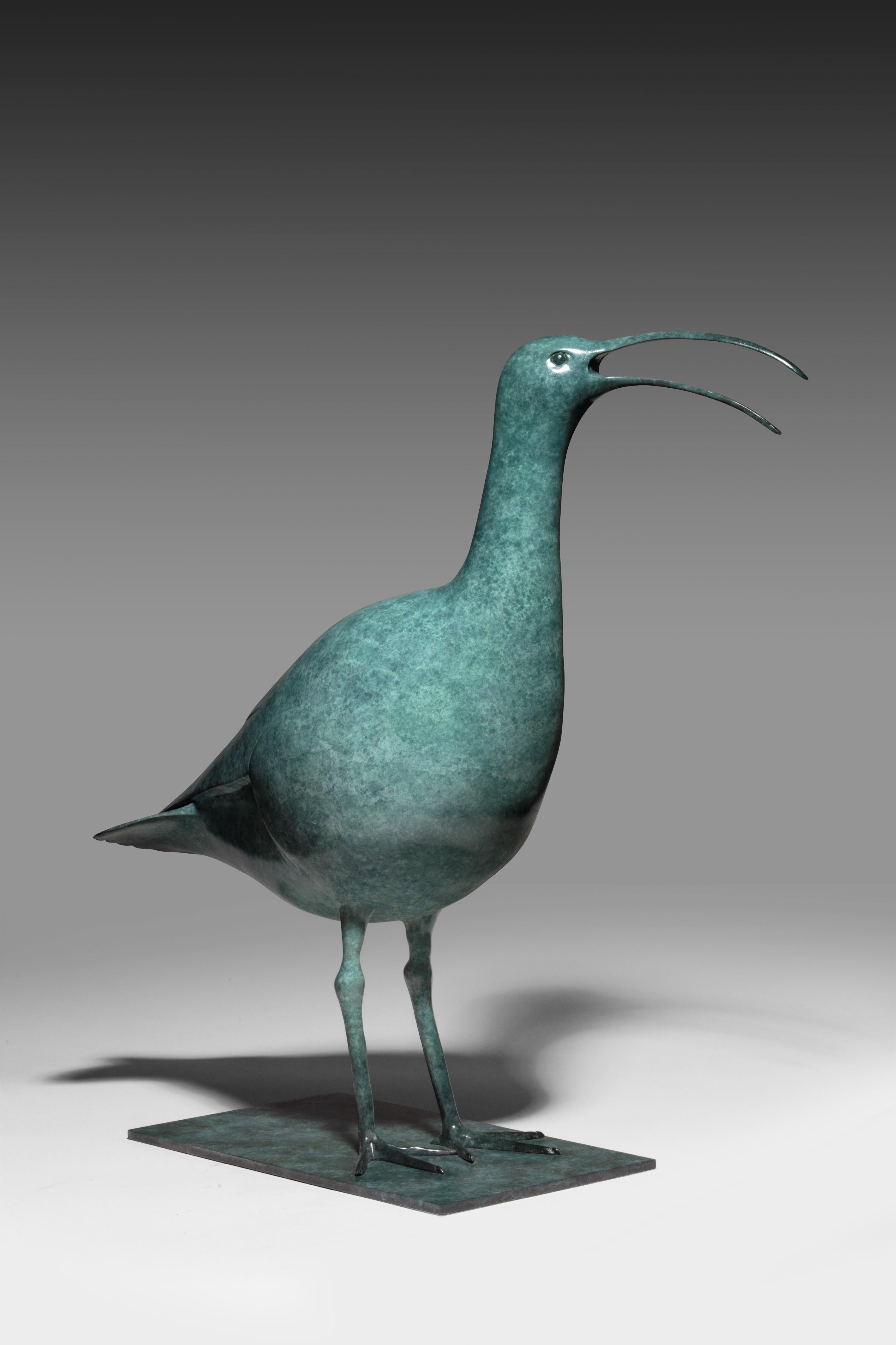 Scultura contemporanea in bronzo verde che richiama il chiurlo, fauna inglese, uccello acquatico