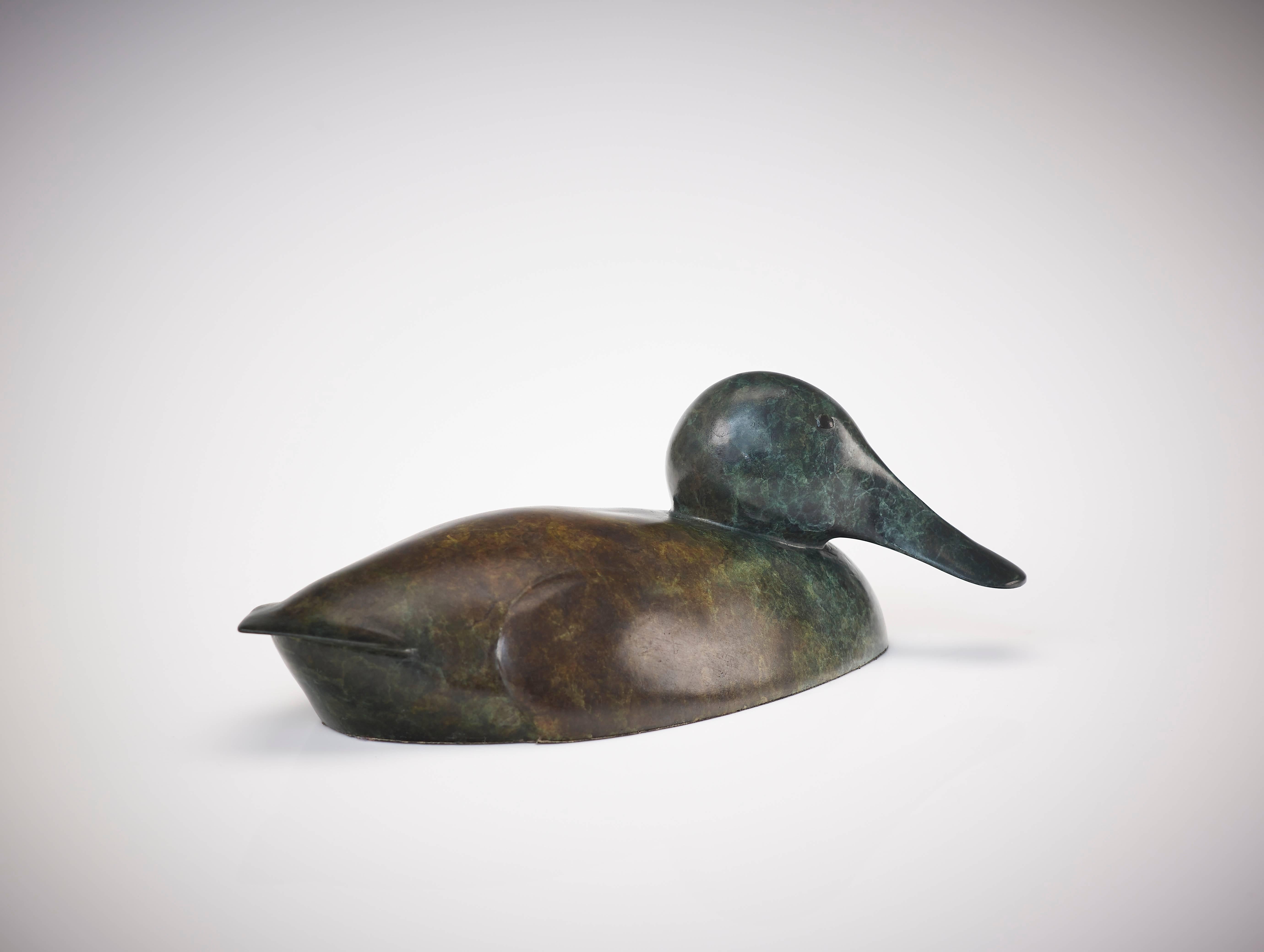 Zeitgenössische Wildlife-Skulptur aus massiver Bronze „Schaubende Ente“ von Richard Smith  im Angebot 1