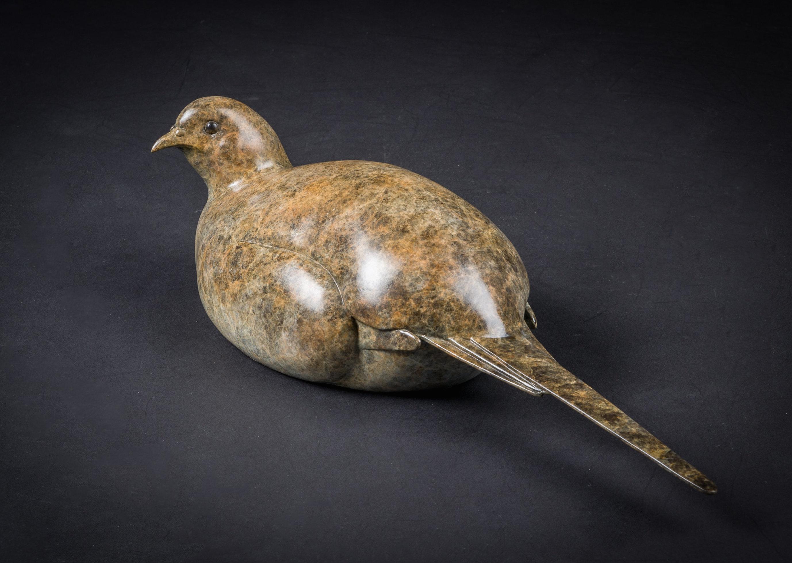 Figurative Sculpture Richard Smith b.1955 - Hen Pheasant de Richard Smith. Sculpture en bronze contemporaine britannique sur la faune et la flore 