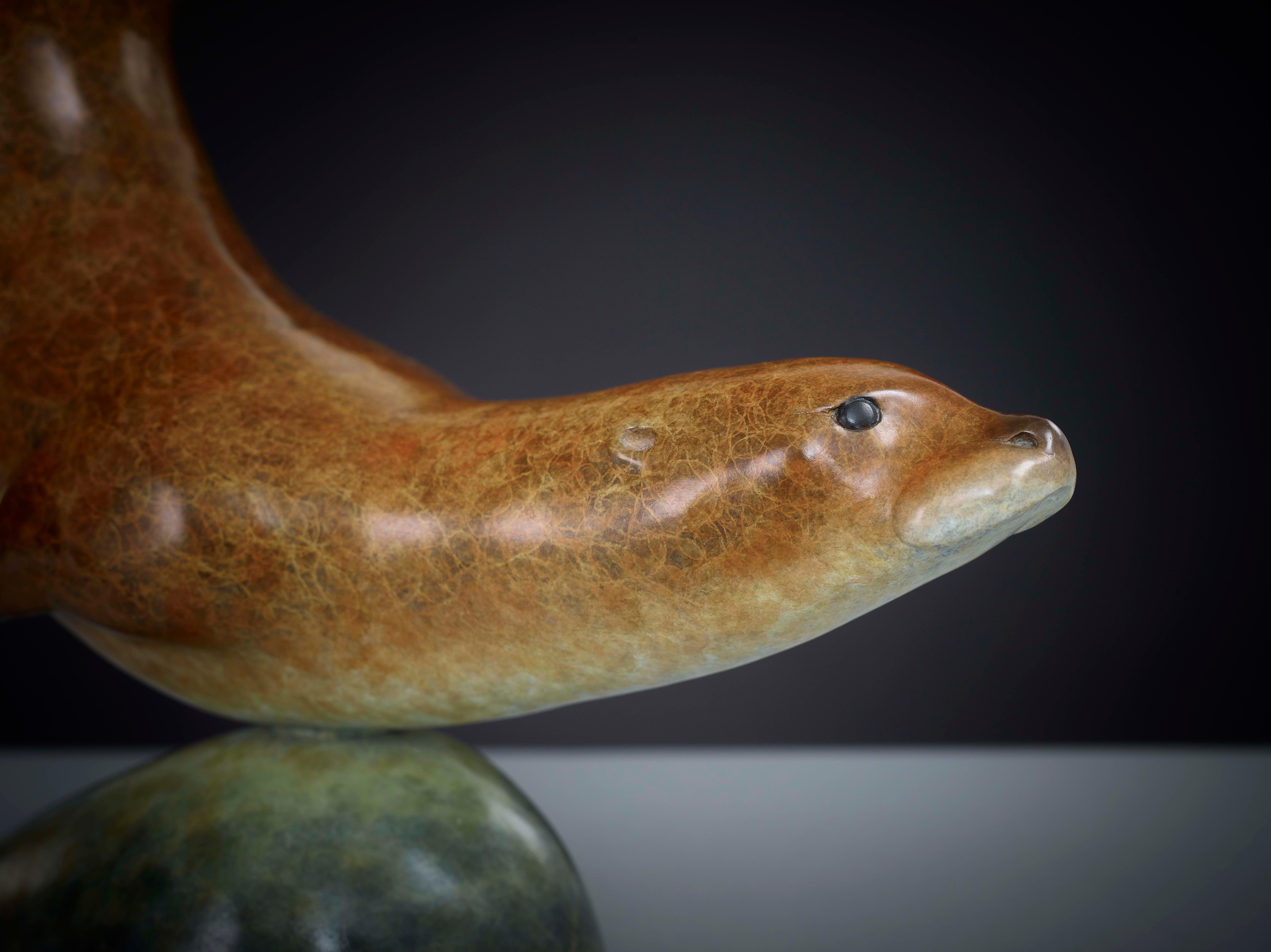 Lontra all'inseguimento' Scultura animale contemporanea in bronzo Nature e animali selvatici in vendita 1