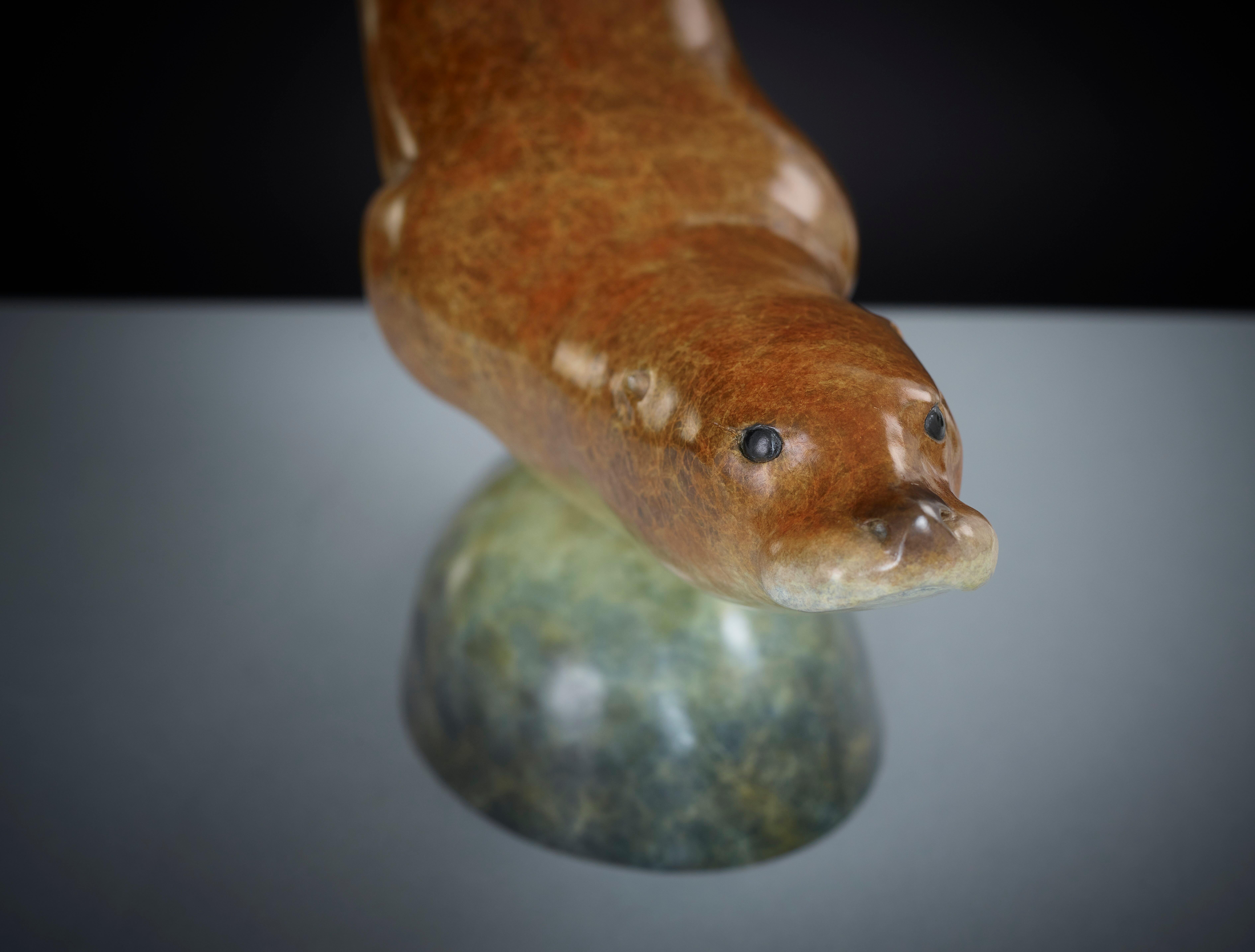 Lontra all'inseguimento' Scultura animale contemporanea in bronzo Nature e animali selvatici in vendita 2