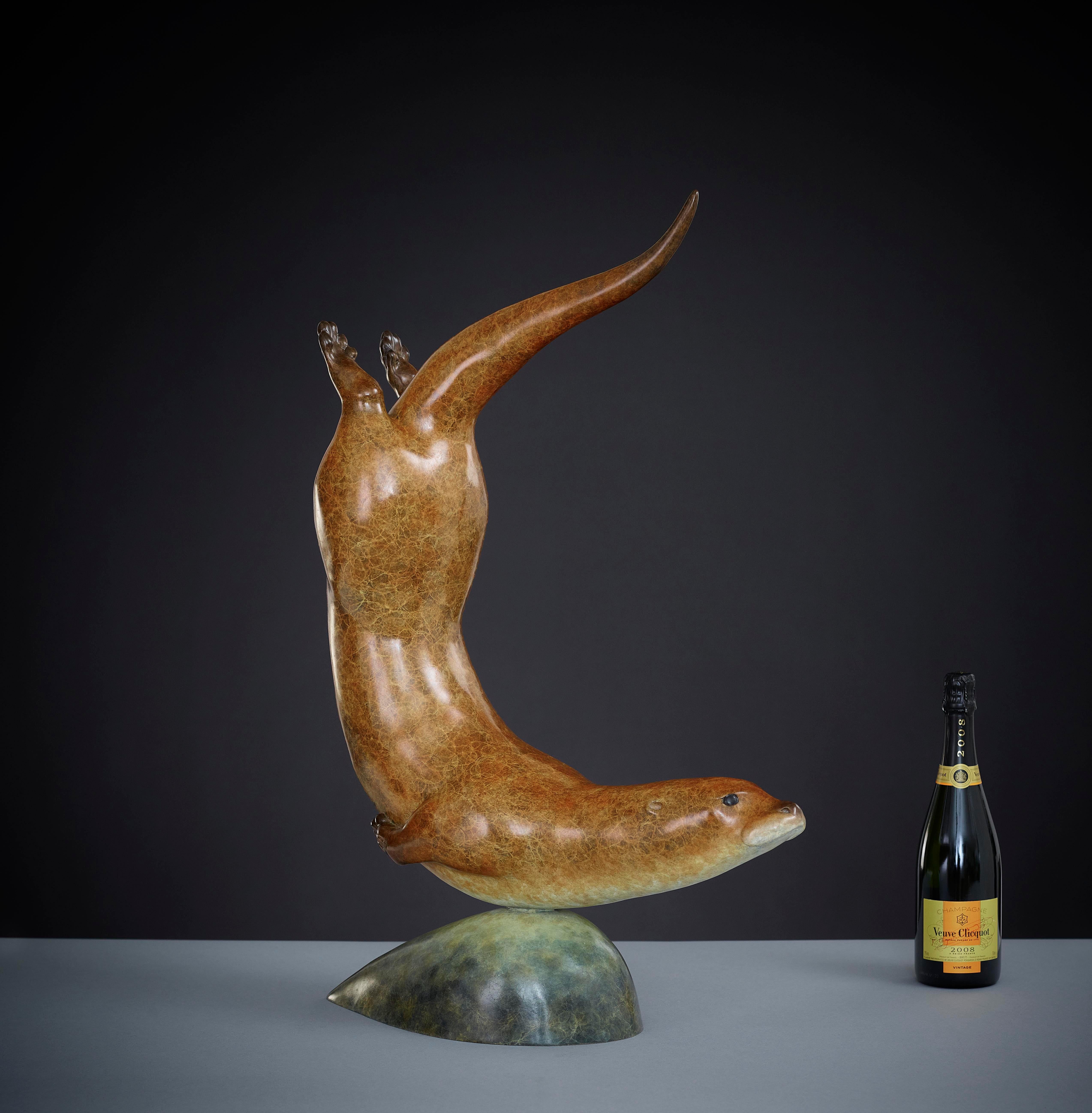 'Otter in Pursuit' Sculpture animalière contemporaine en bronze Nature & Wildlife