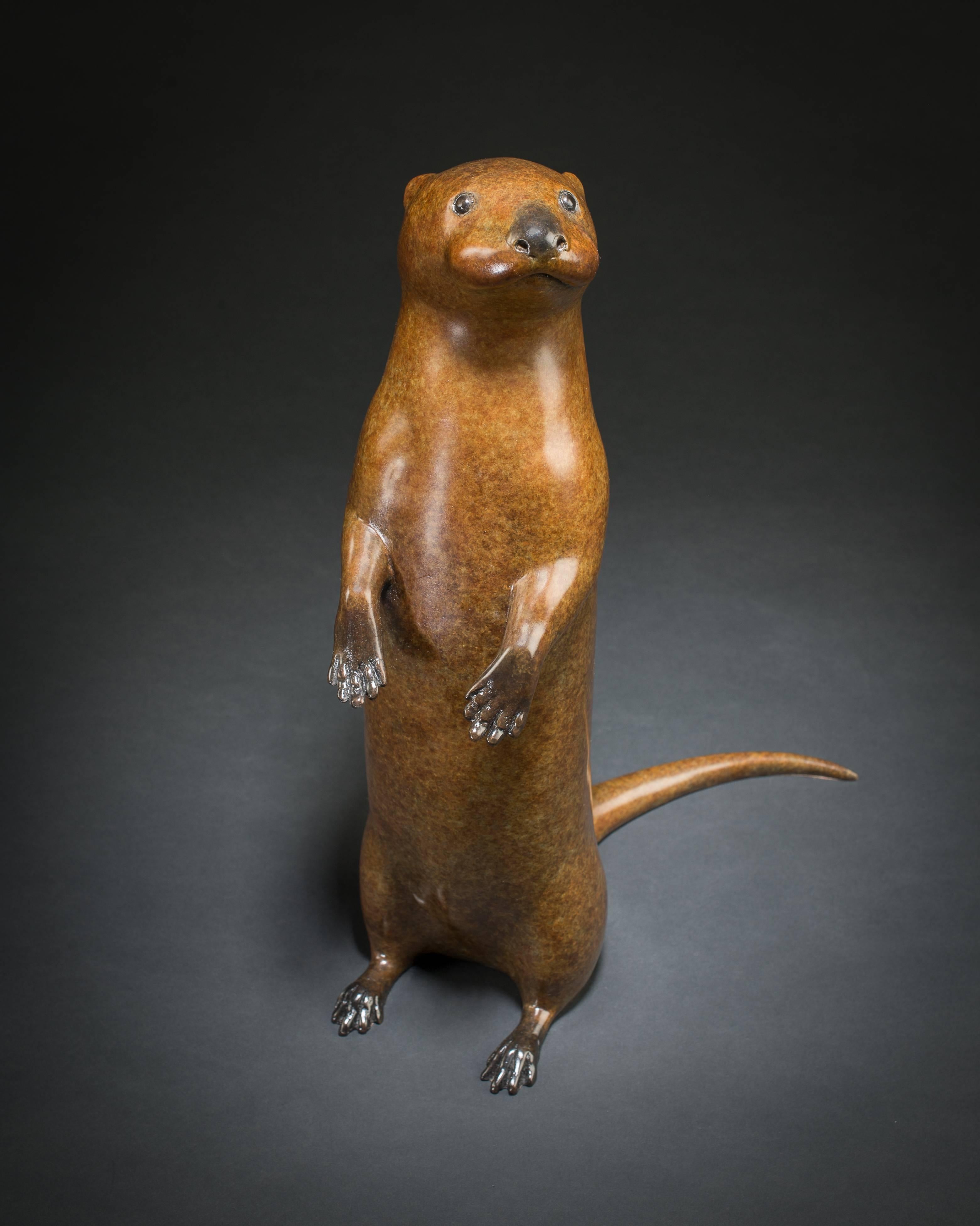 Still-Life Sculpture de Richard Smith b.1955 - Escultura "Cachorro de nutria" de bronce macizo Modern British Wildlife & Nature de R Smith