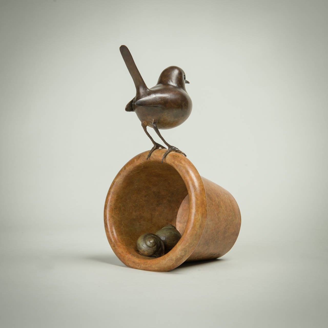 Sculpture d'oiseau britannique moderne en bronze « Bob ». Sculpture - Animaux naturels et nature en vente 2
