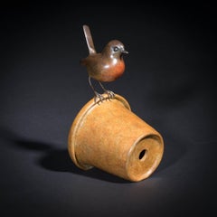 „Robin“ Eine moderne britische Vogelskulptur aus Bronze. Wildleder- und Nature-Skulptur