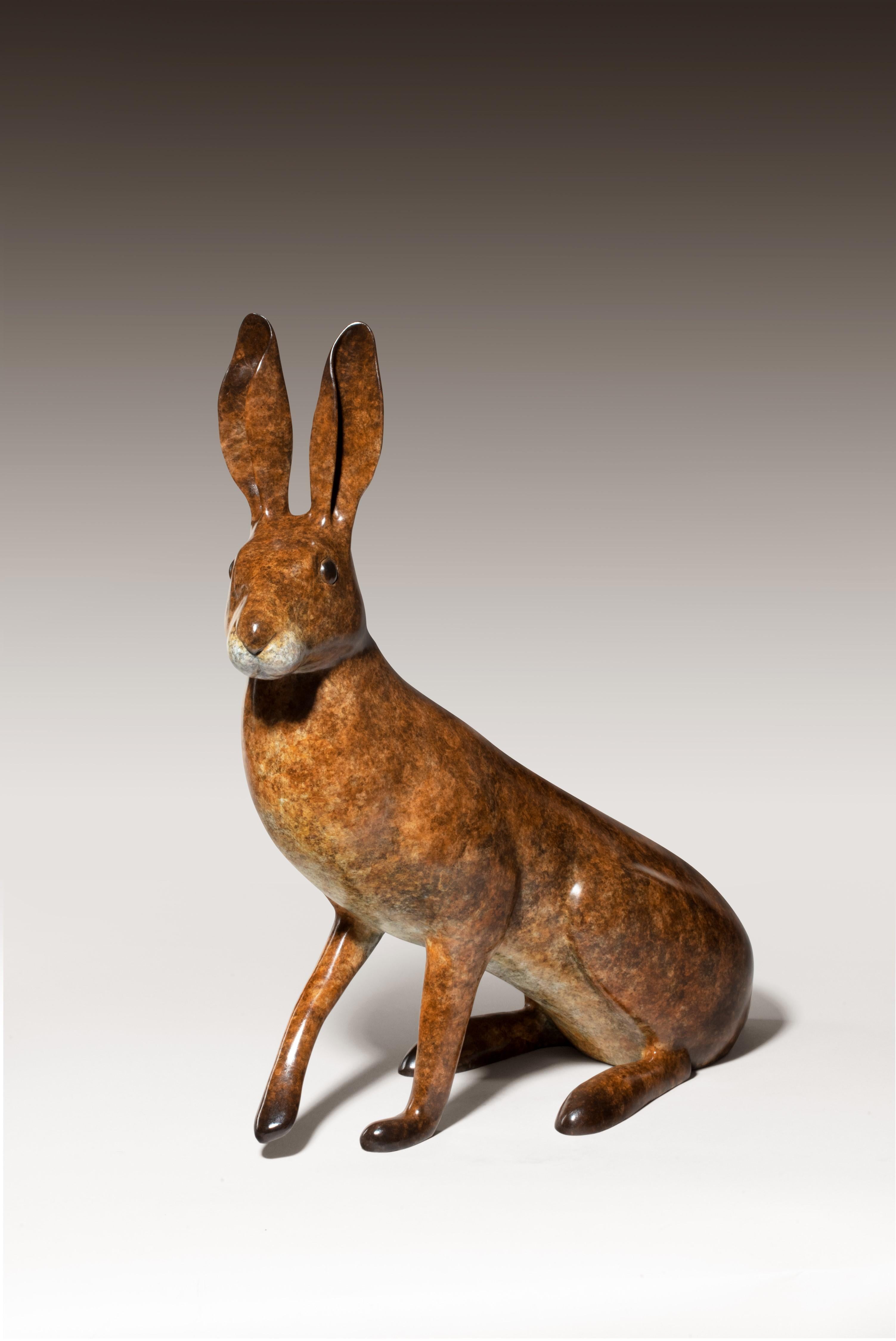 ¿Qué yo? Escultura de bronce macizo con forma de liebre para la vida salvaje y la naturaleza de Richard Smith - Sculpture de Richard Smith b.1955