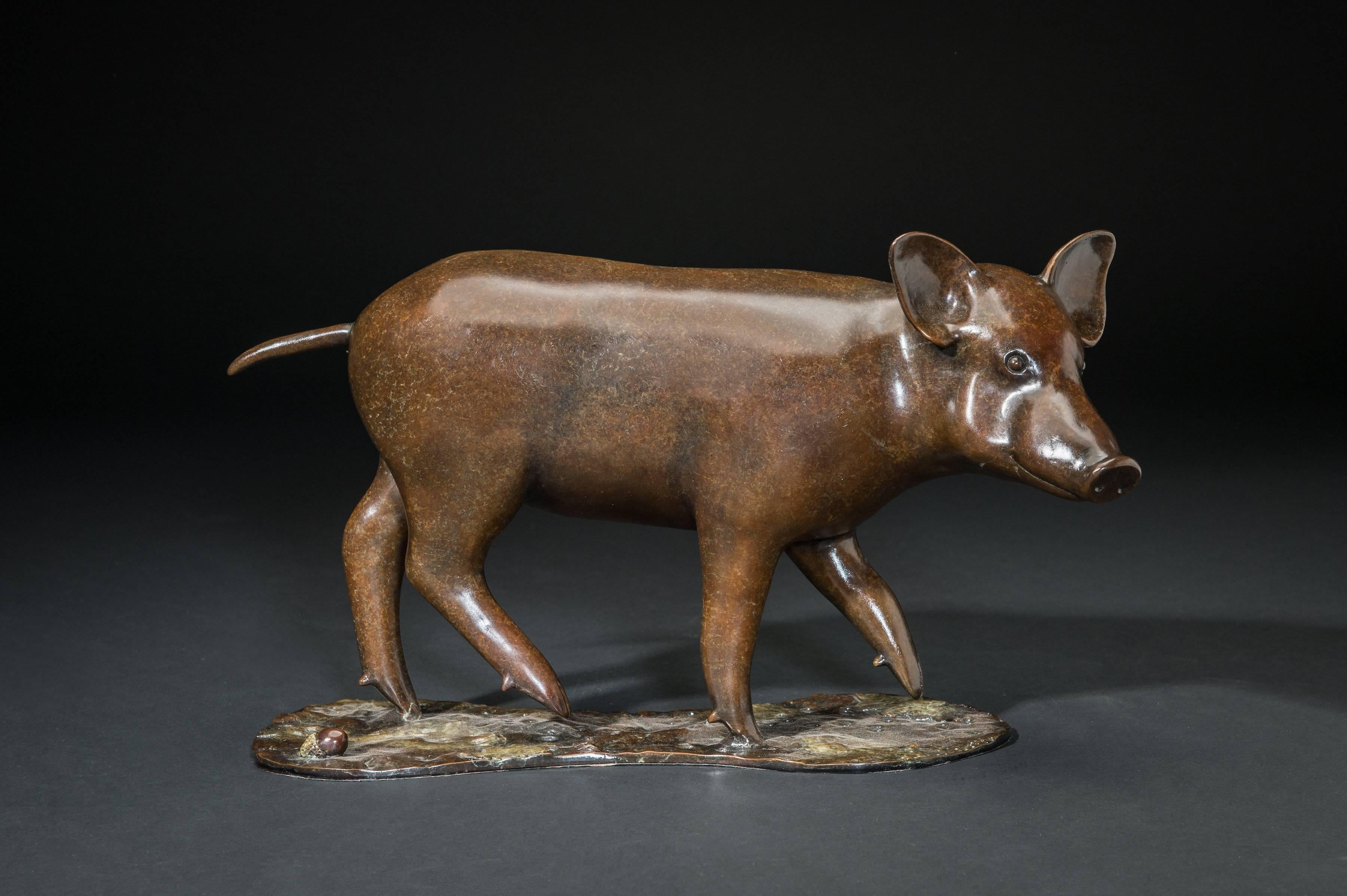 Sculpture contemporaine de faune en bronze massif « Wild Boar » représentant un porc dans la forêt - Or Figurative Sculpture par Richard Smith b.1955