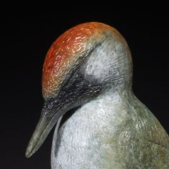 Sculpture de faune britannique Woodpecker en bronze massif représentant un oiseau, rouge, vert