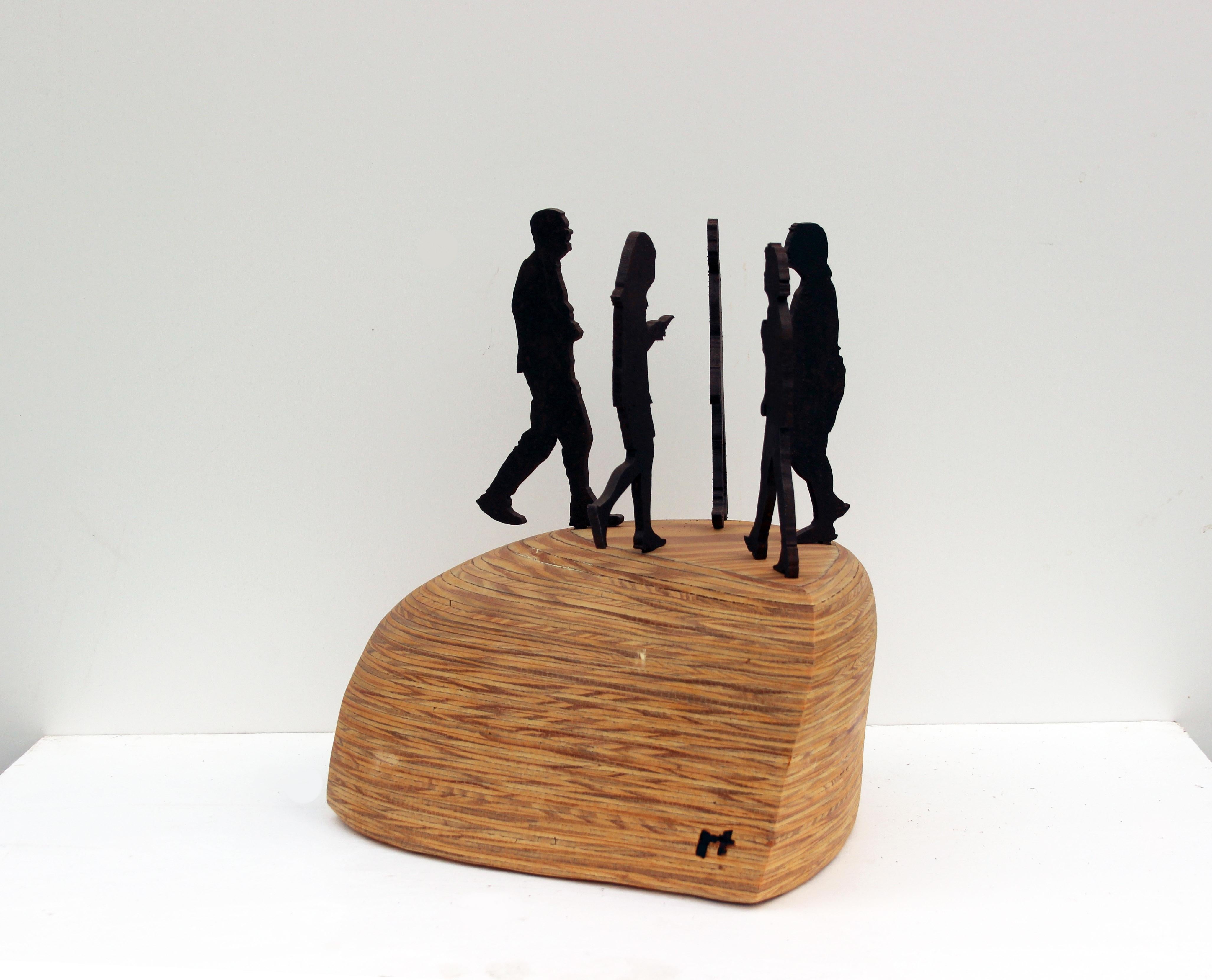Collecte 7 - Marron Abstract Sculpture par Richard Taylor