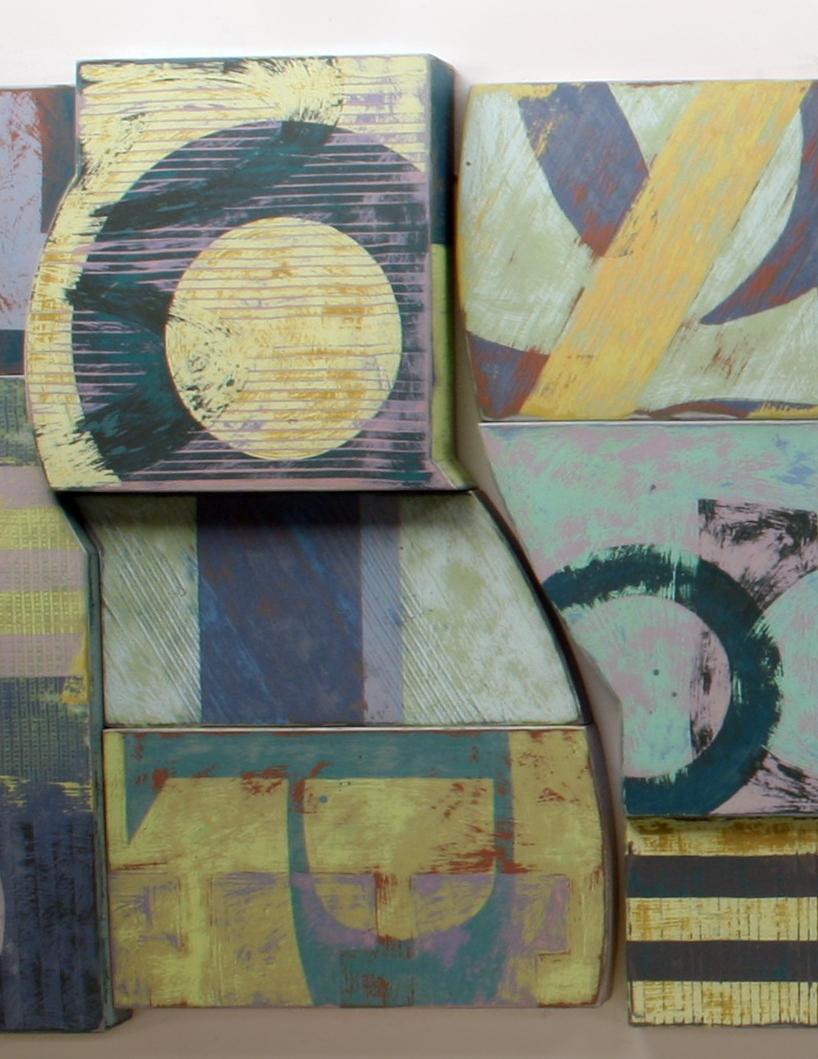 Madame, MONSIEUR ! est une sculpture murale fabriquée en aluminium soudé et peinte en peinture émaillée. Il est composé de quatre sections qui, une fois installées, donnent l'impression d'une pièce unique. J'ai créé des dizaines de grandes