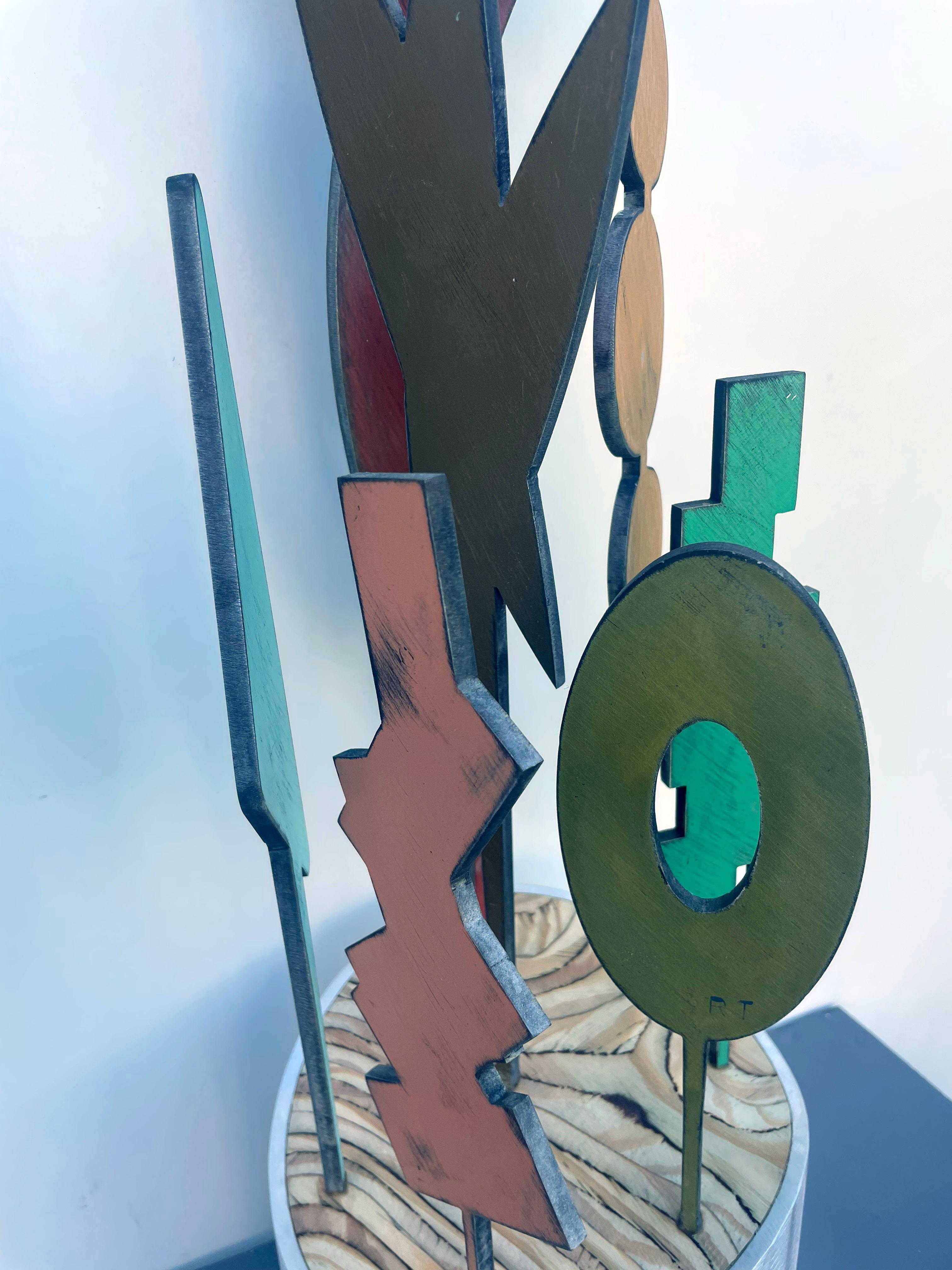 sculpture de table, sculpture d'intérieur, bois et métal, colorée, 