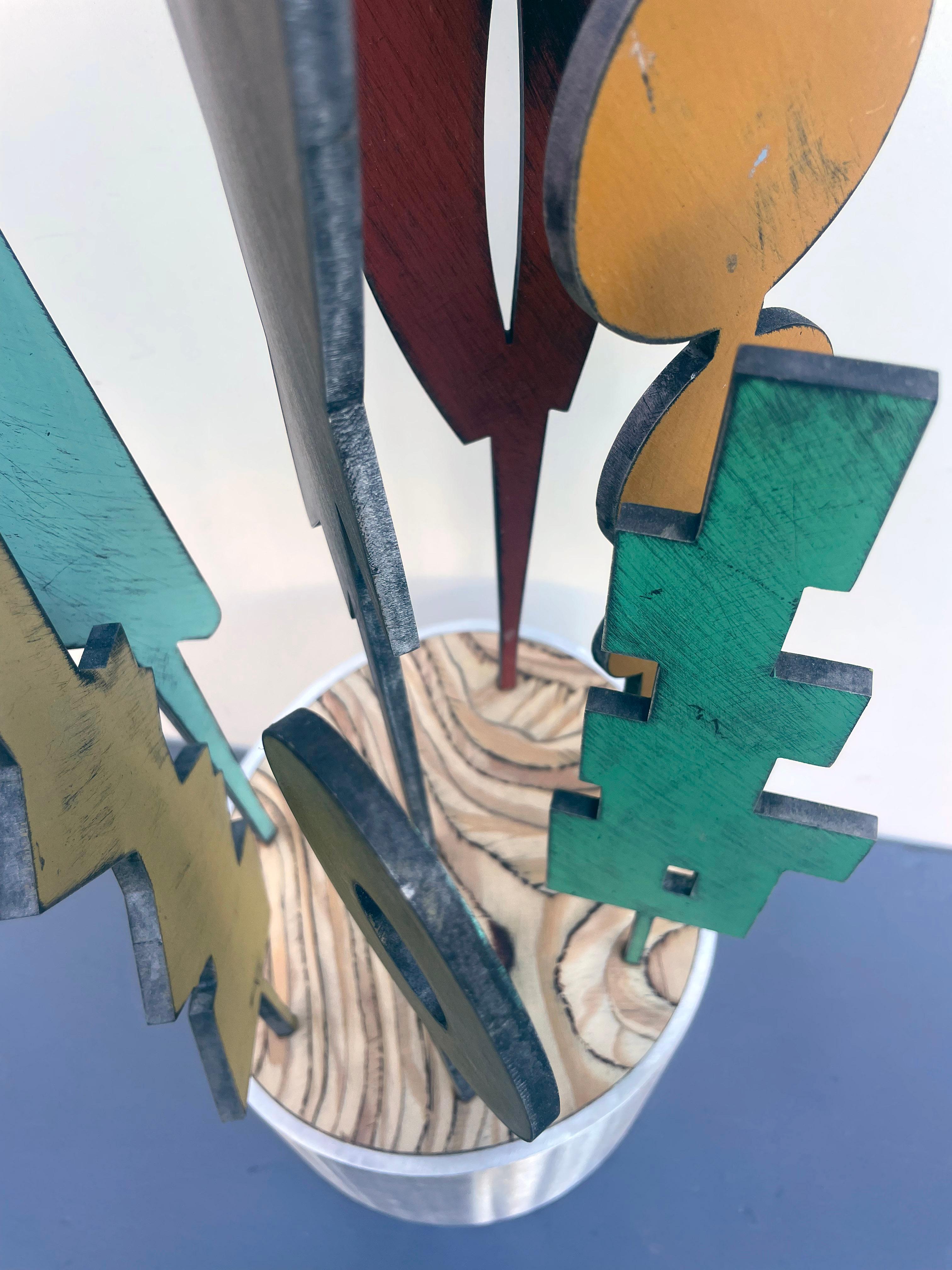 sculpture de table, sculpture d'intérieur, bois et métal, colorée, 