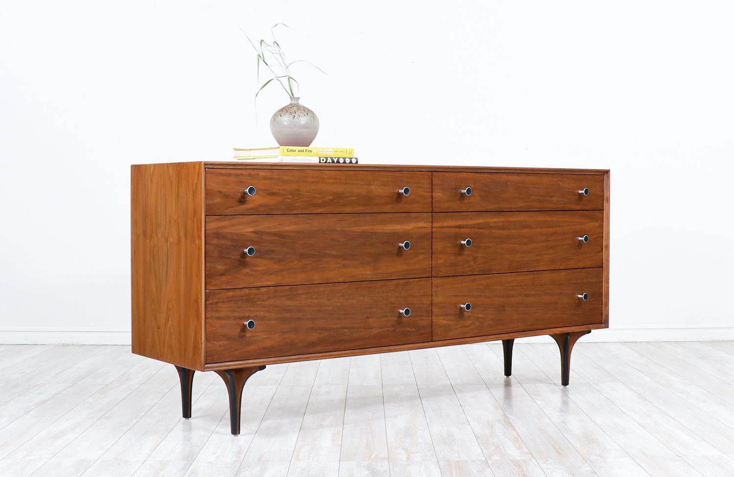 Mid-Century Modern Richard Thompson 6-Drawer Walnut Dresser for Glenn of California