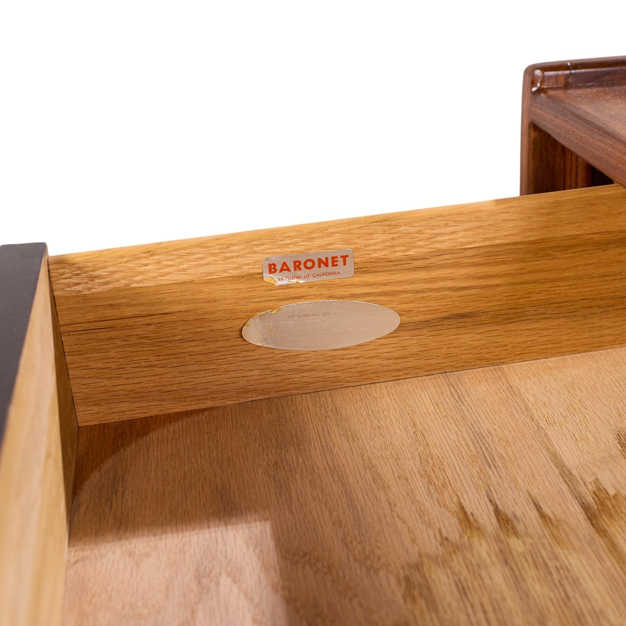 Richard Thompson per Glenn of California Credenza a tamburo in legno di noce del Medioevo in vendita 6