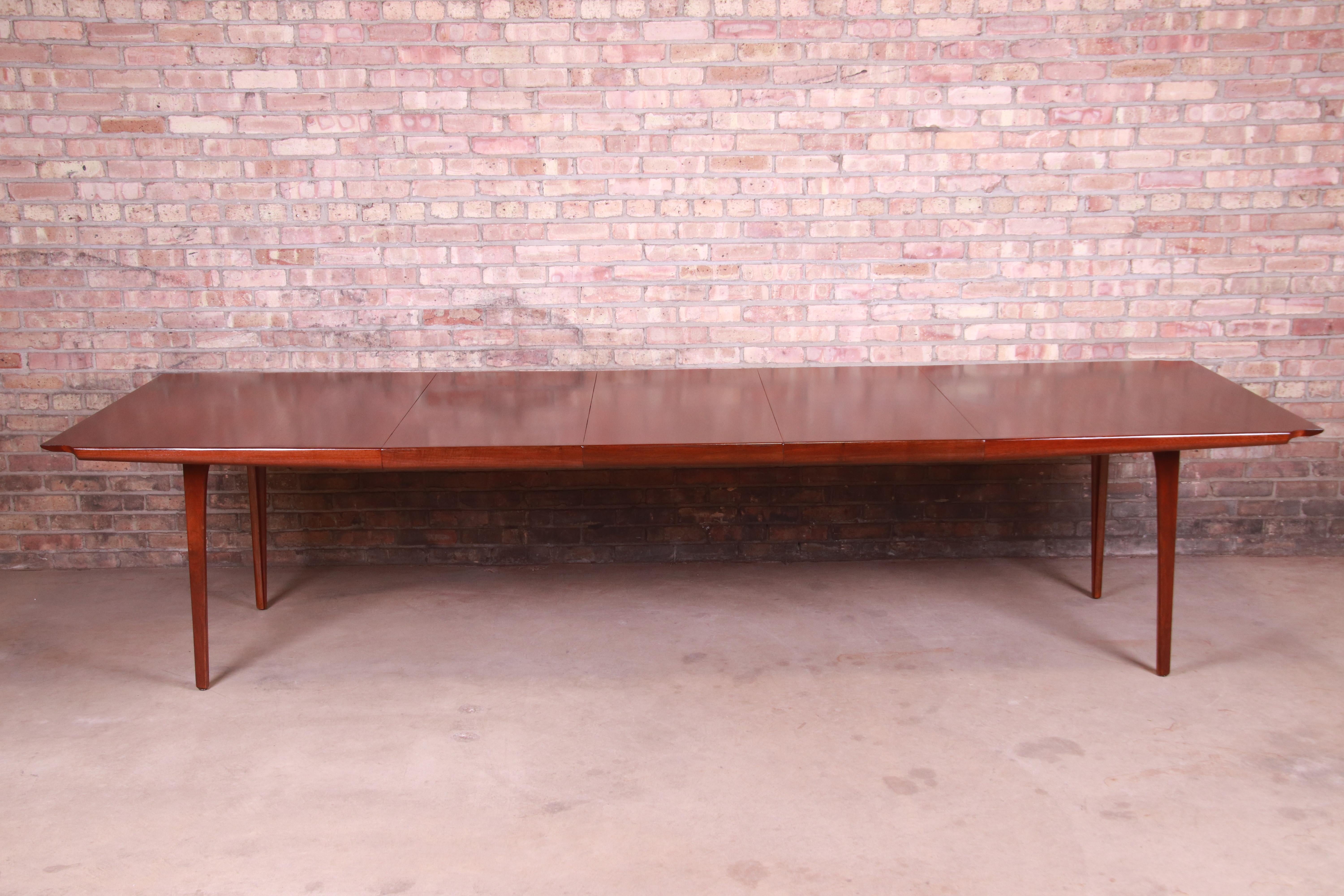 An exceptional Mid-Century Modern sculpted walnut extension dining table

By Richard Thompson for Glenn of California

Retailed by John Stuart

USA, 1960s

Measures: 67.38
